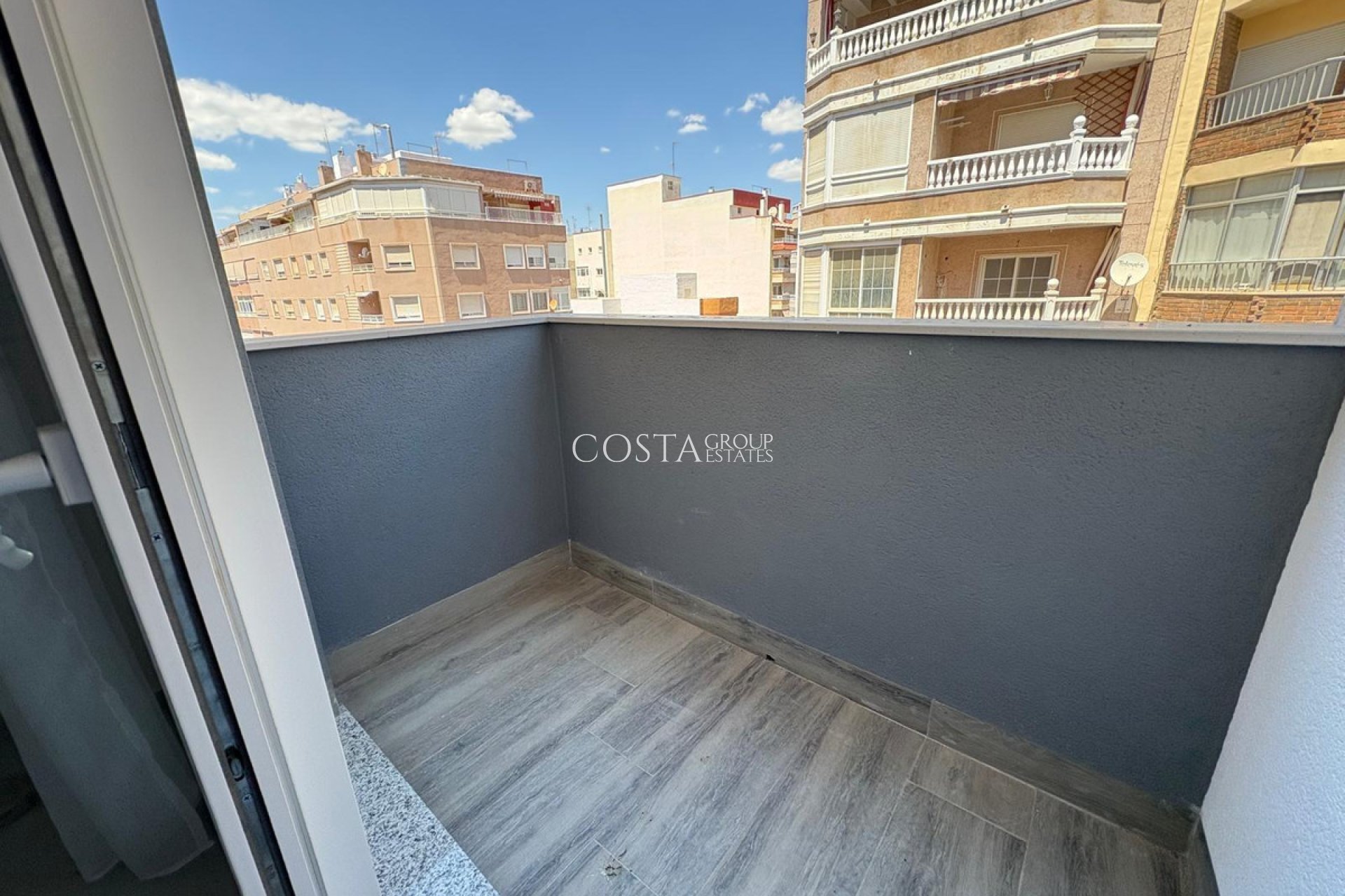 Resale - Apartments -
Torrevieja - Torrevieja Centro