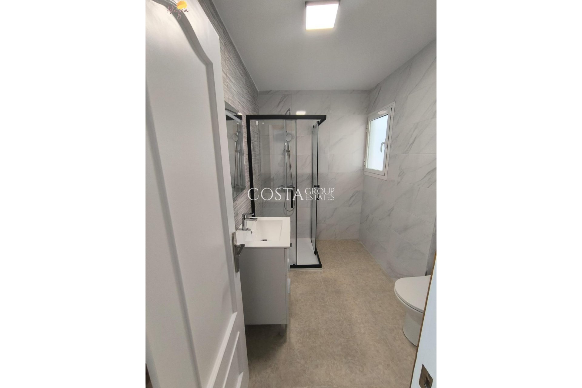 Resale - Apartments -
Torrevieja - Torrevieja Centro