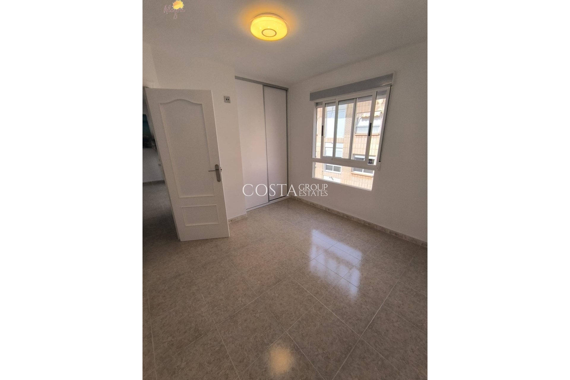 Resale - Apartments -
Torrevieja - Torrevieja Centro