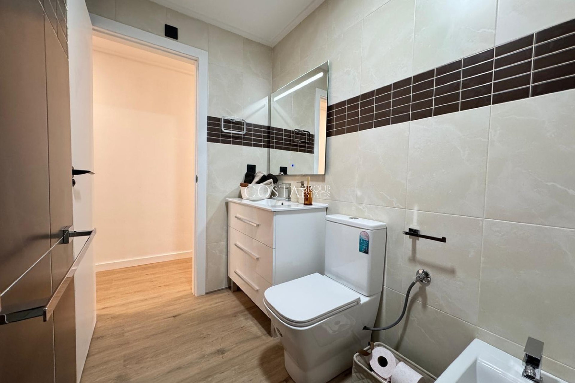 Resale - Apartments -
Torrevieja - Torrevieja Centro