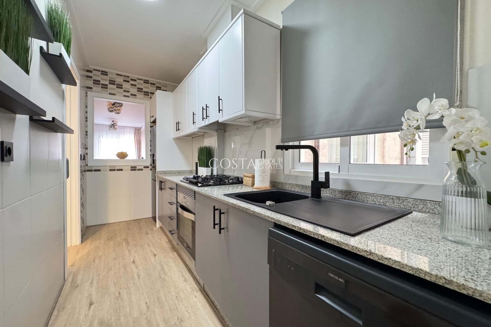 Resale - Apartments -
Torrevieja - Torrevieja Centro