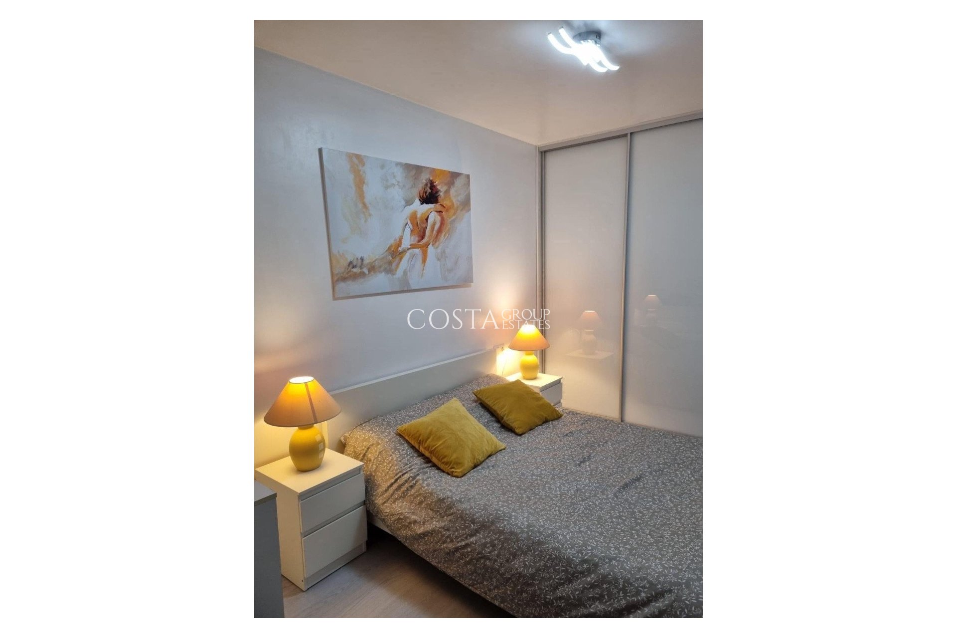 Resale - Apartments -
Torrevieja - Torrevieja Centro