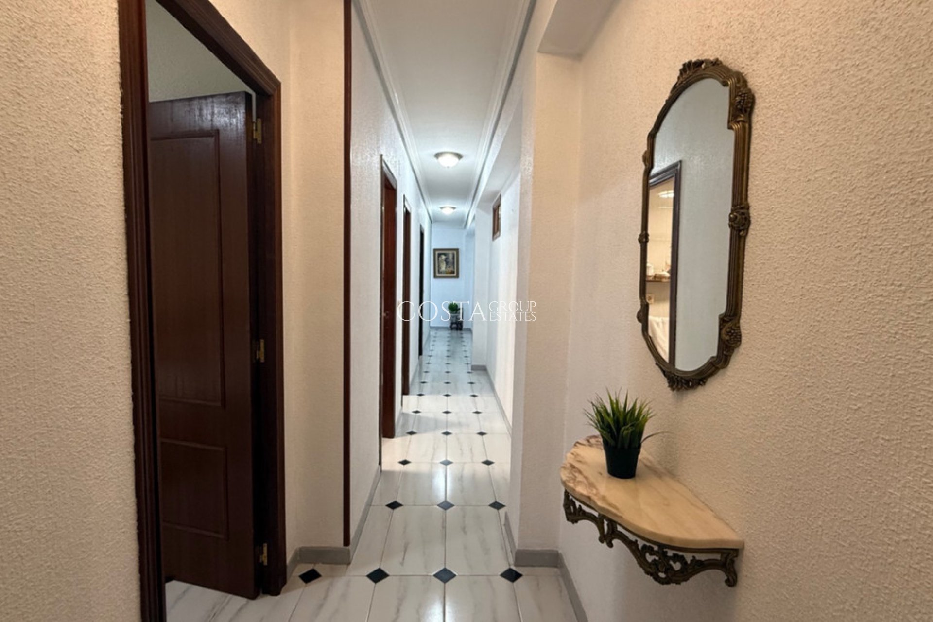 Resale - Apartments -
Torrevieja - Torrevieja Centro