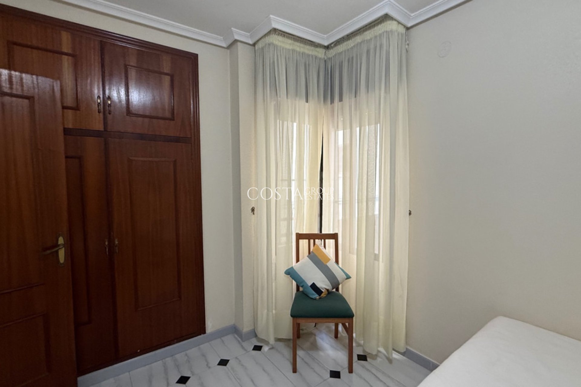 Resale - Apartments -
Torrevieja - Torrevieja Centro