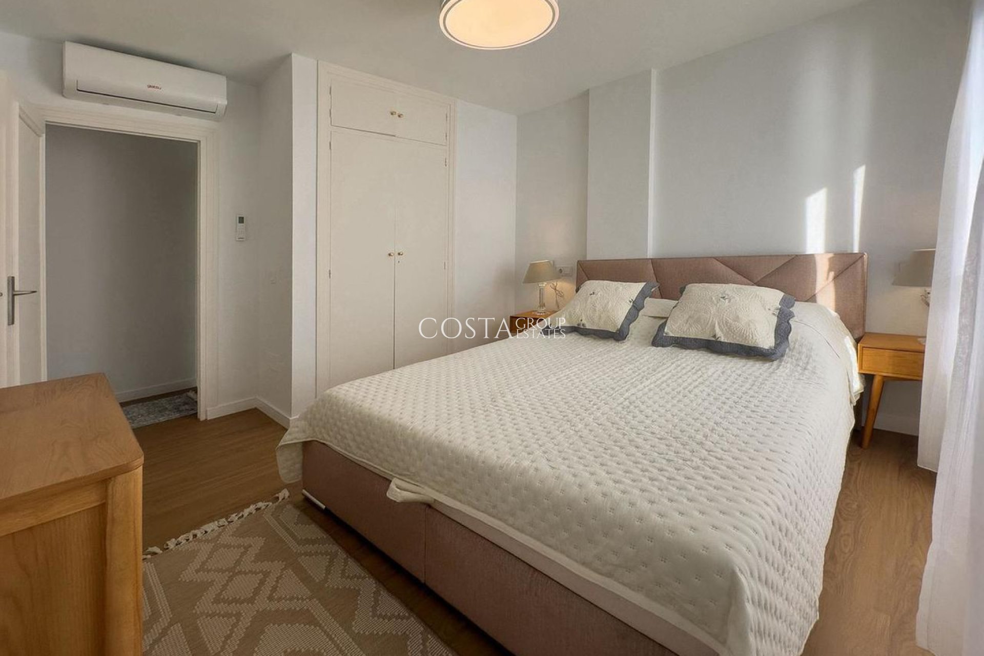 Resale - Apartments -
Torrevieja - Torrevieja Centro