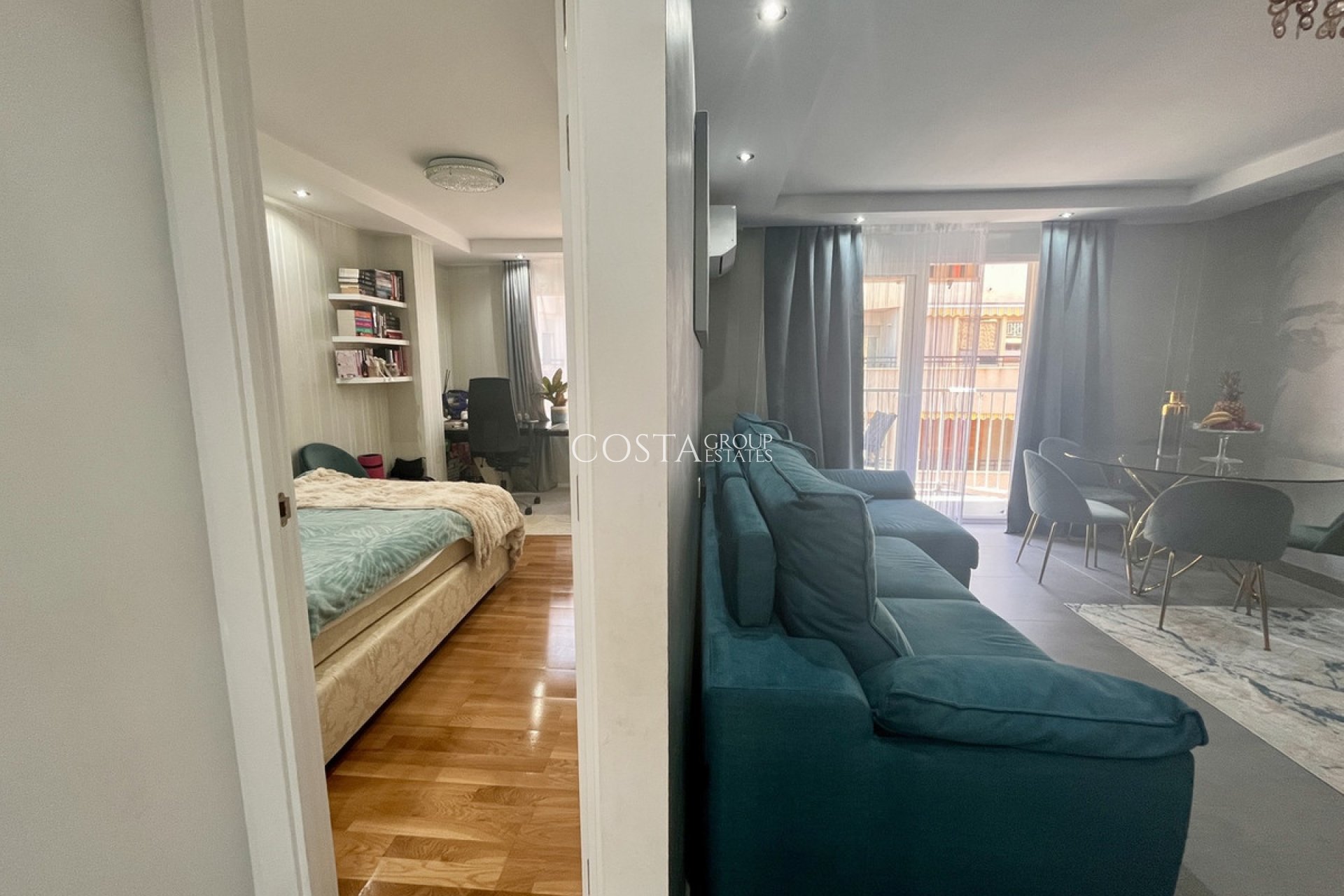 Resale - Apartments -
Torrevieja - Torrevieja Centro