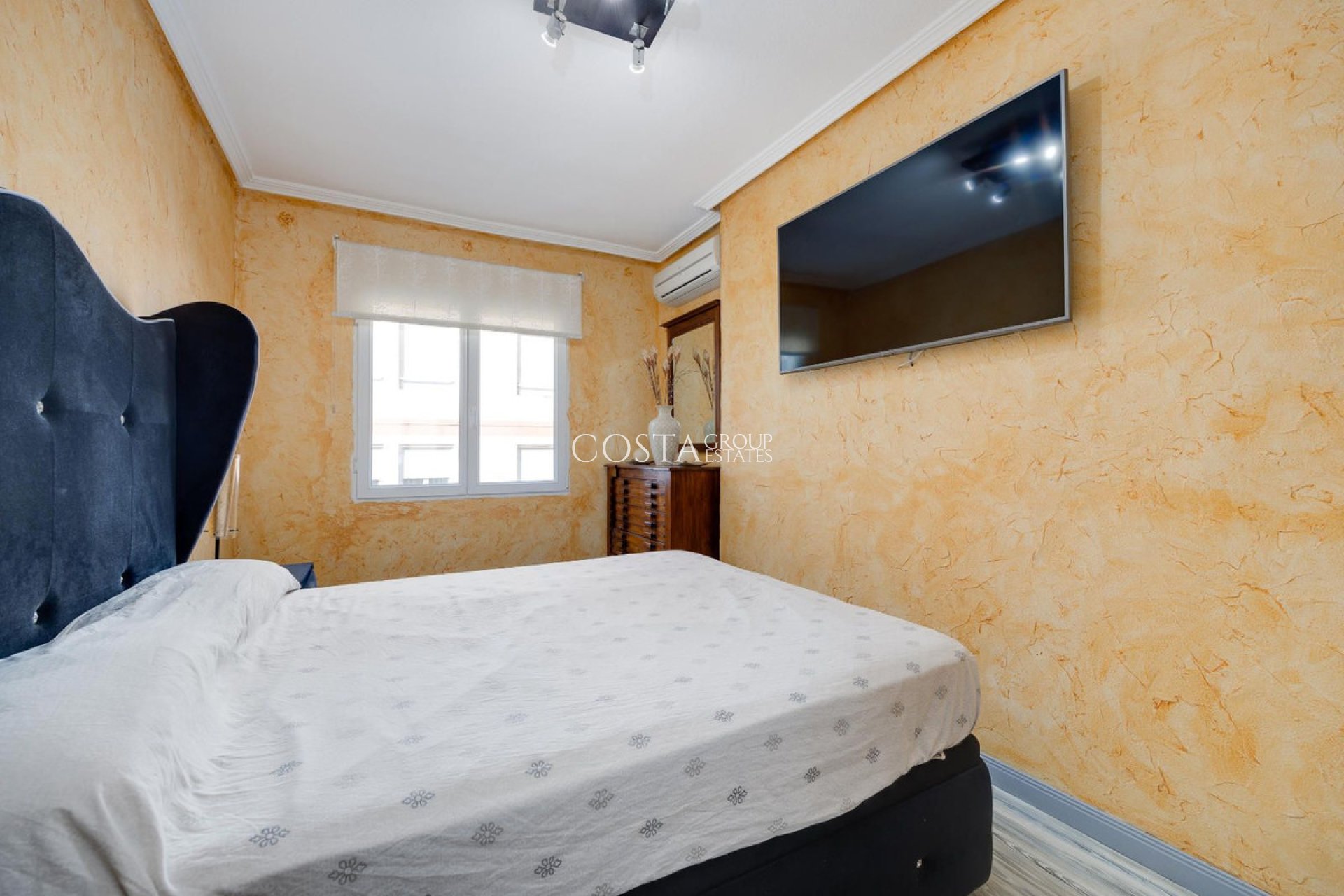 Resale - Apartments -
Torrevieja - Torrevieja Centro