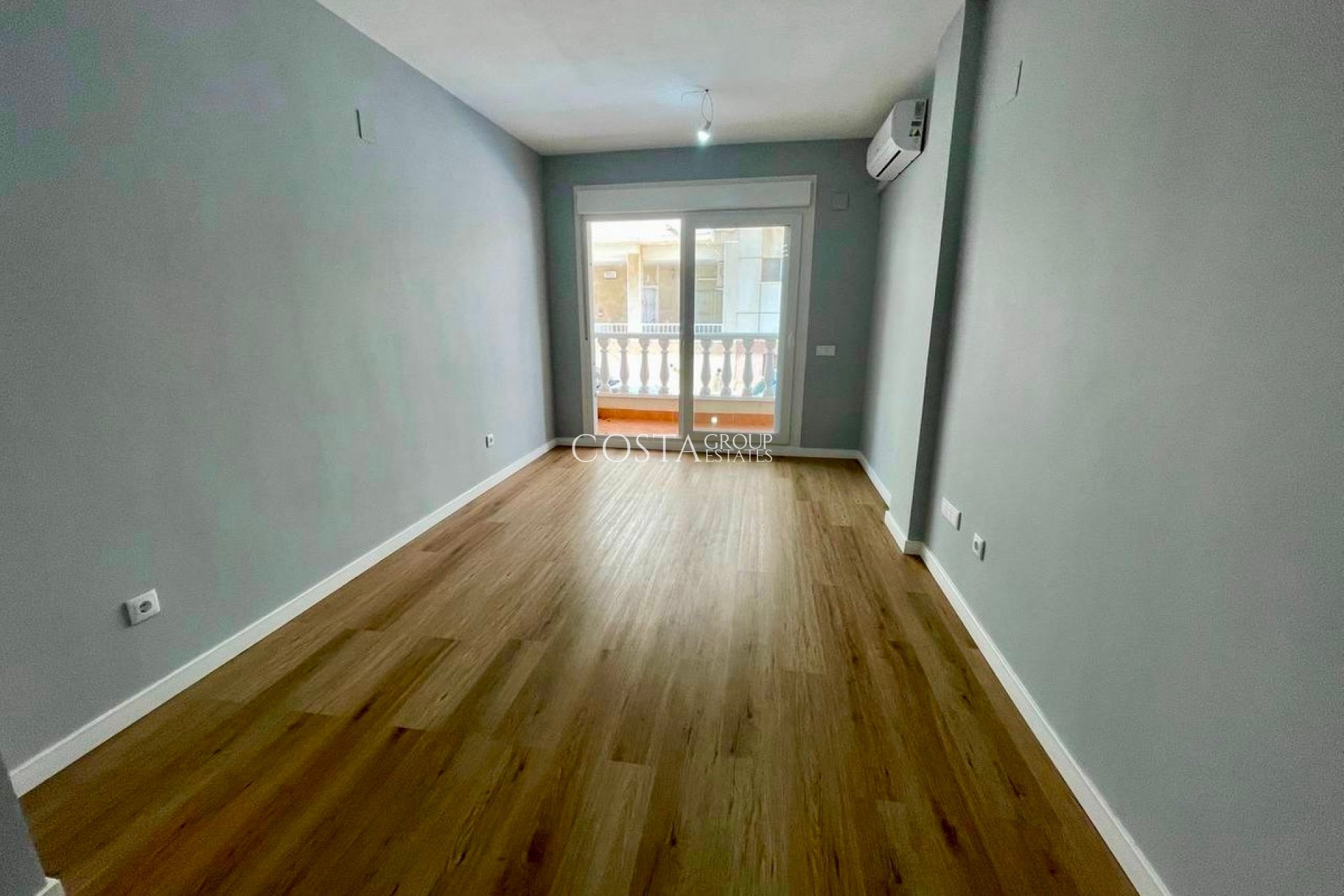 Resale - Apartments -
Torrevieja - Torrevieja Centro