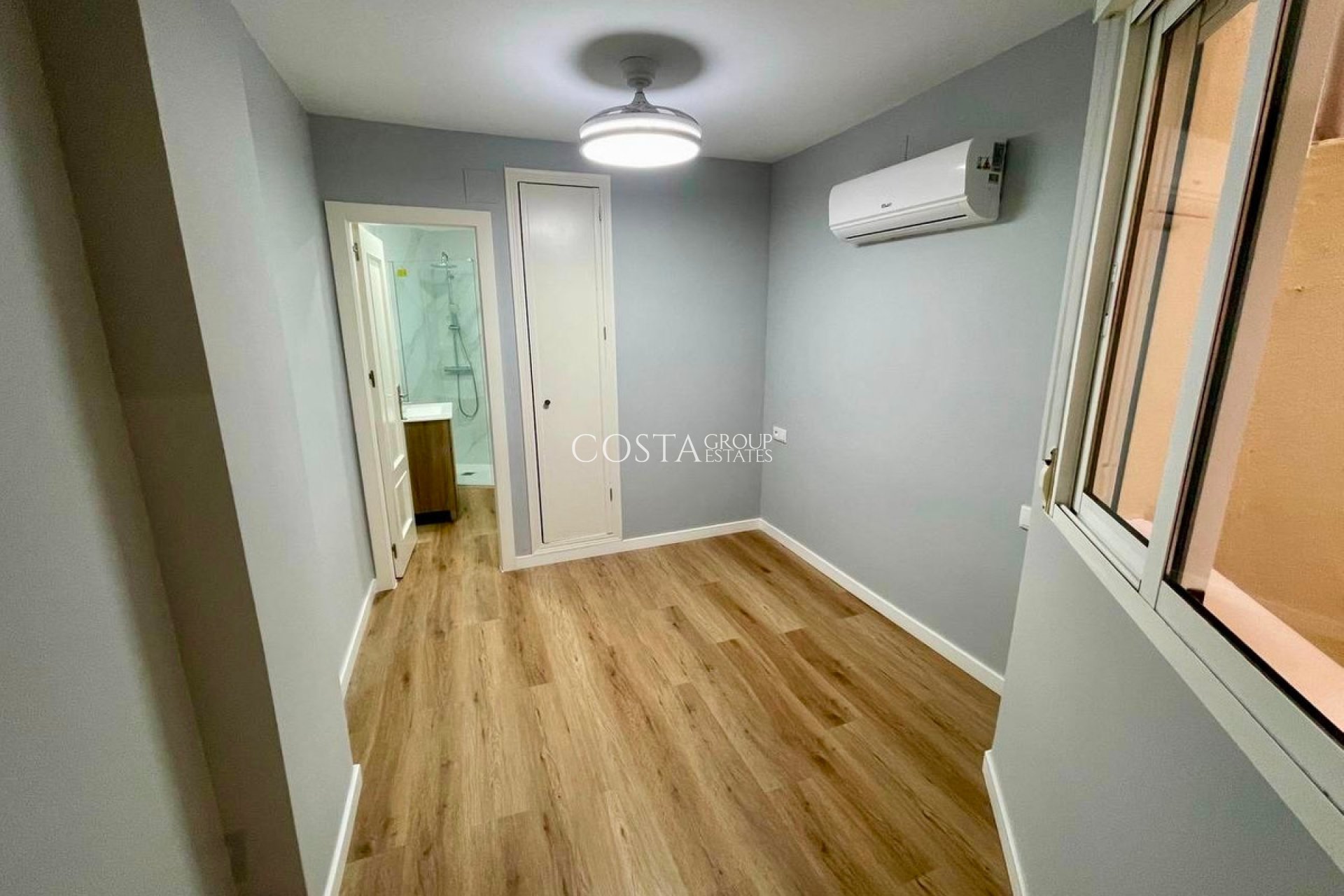 Resale - Apartments -
Torrevieja - Torrevieja Centro