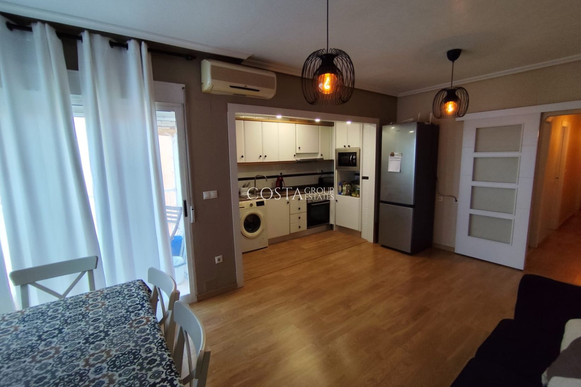 Resale - Apartments -
Torrevieja - Torrevieja Centro