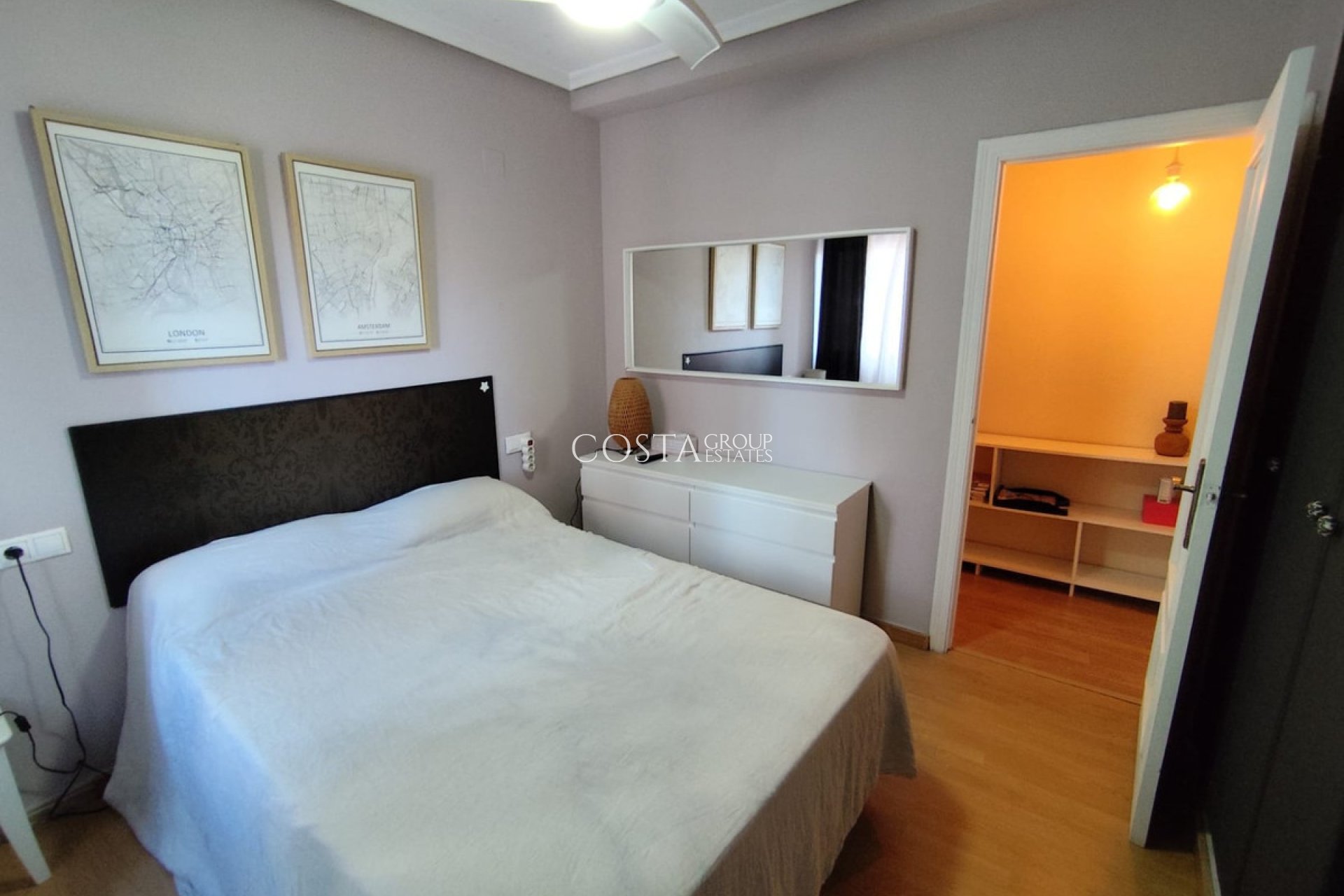 Resale - Apartments -
Torrevieja - Torrevieja Centro