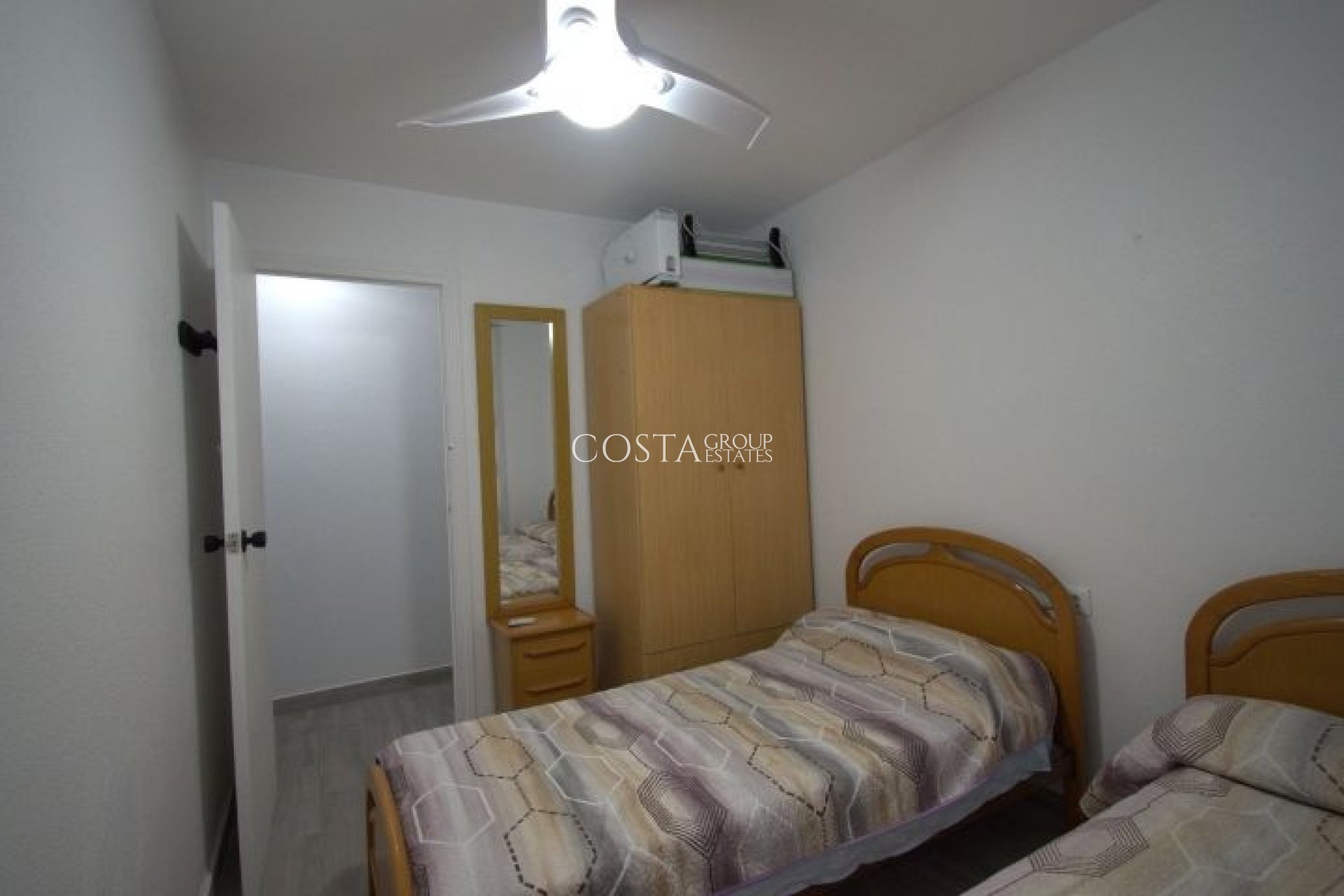 Resale - Apartments -
Torrevieja - Torrevieja Centro