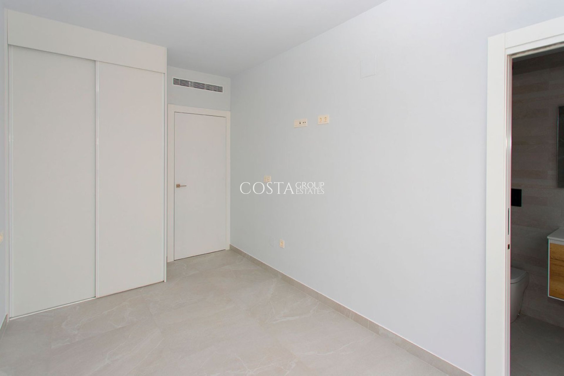 Resale - Apartments -
Torrevieja - Torrevieja Centro