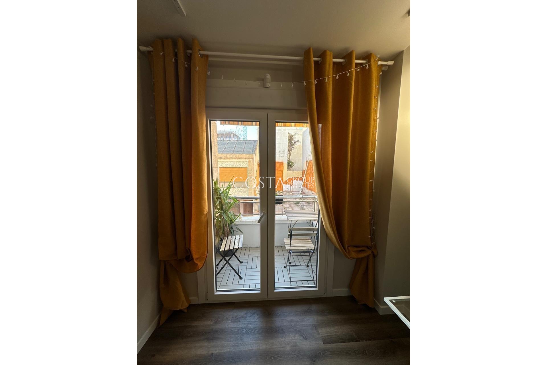 Resale - Apartments -
Torrevieja - Torrevieja Centro