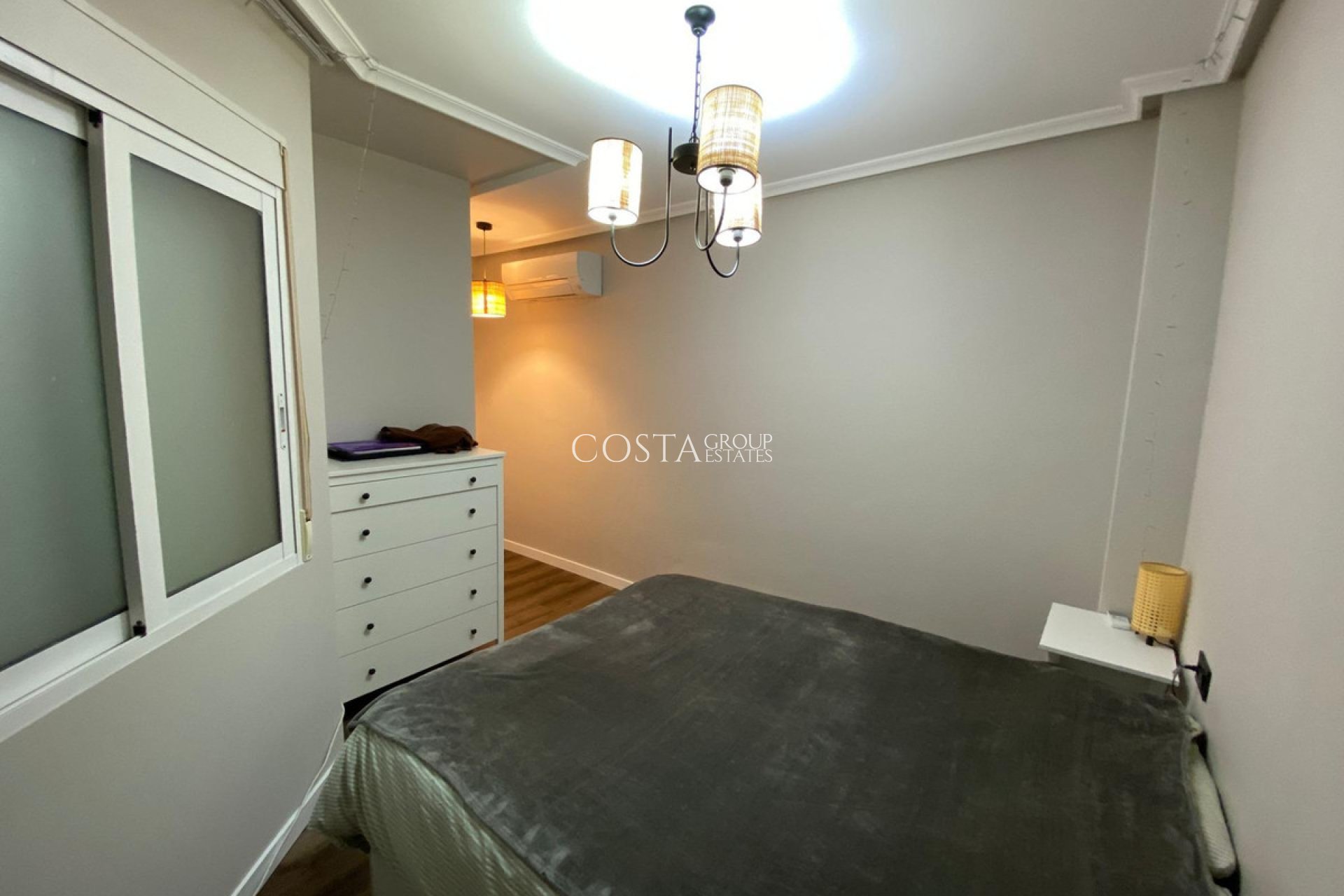 Resale - Apartments -
Torrevieja - Torrevieja Centro