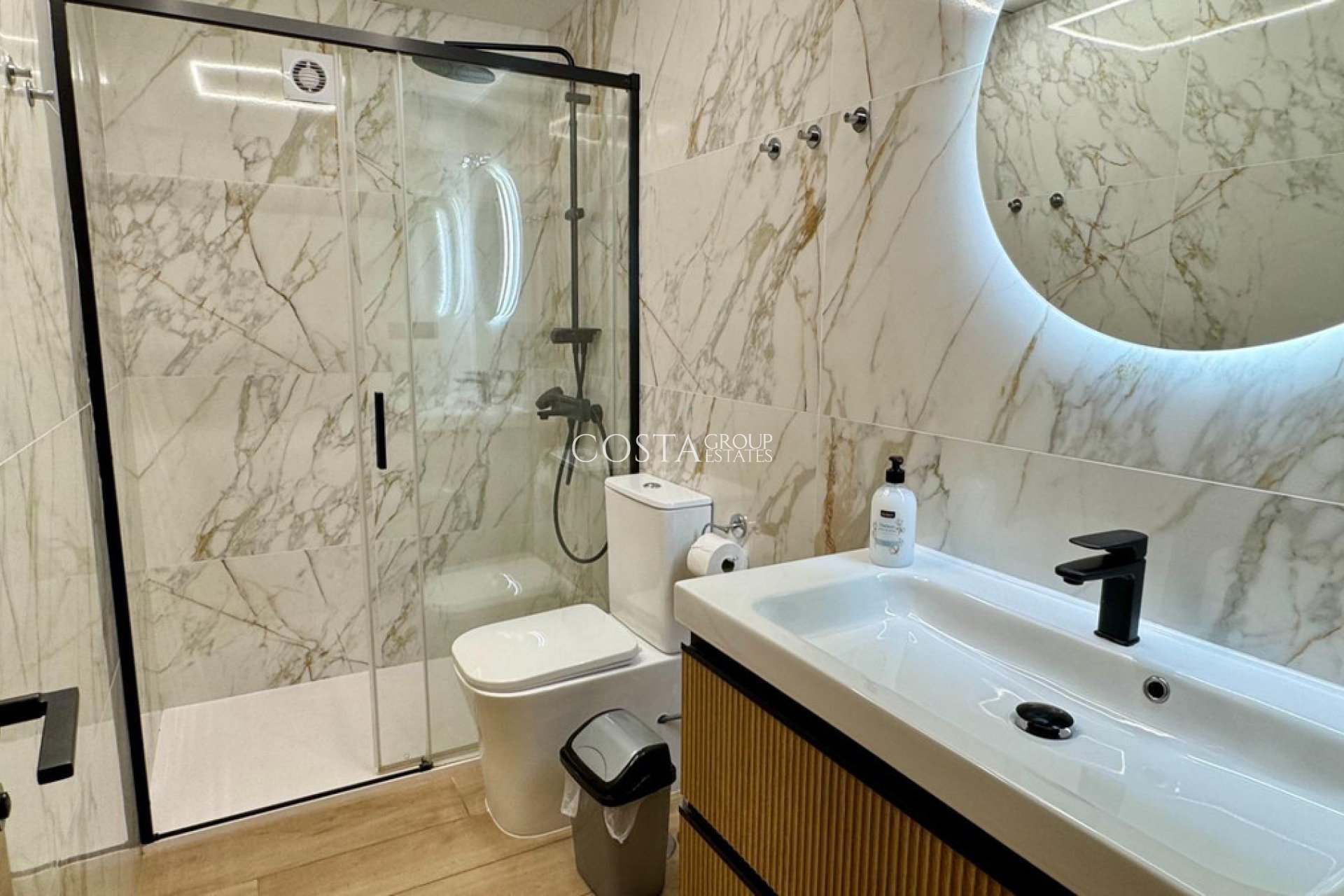 Resale - Apartments -
Torrevieja - Torrevieja Centro