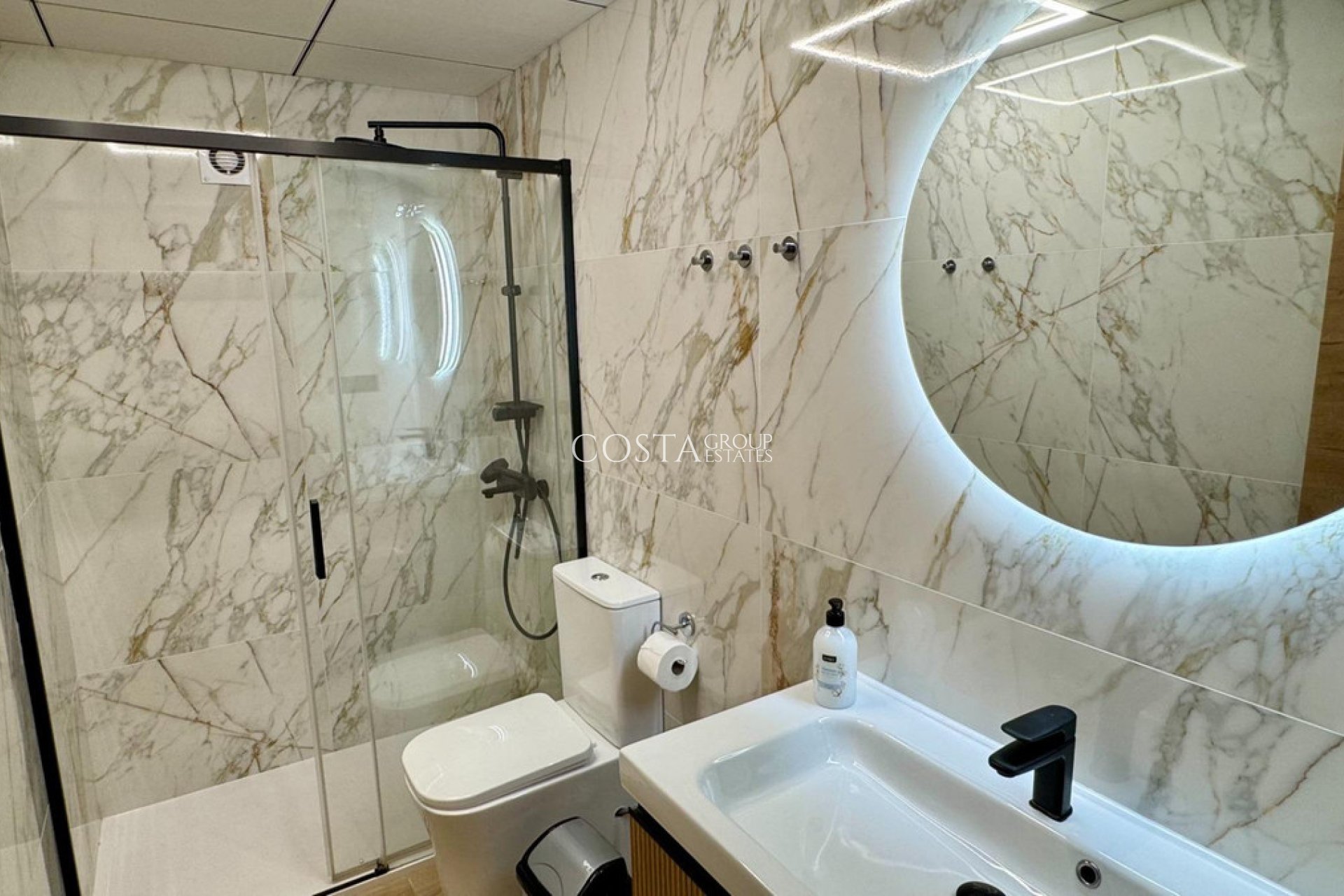 Resale - Apartments -
Torrevieja - Torrevieja Centro