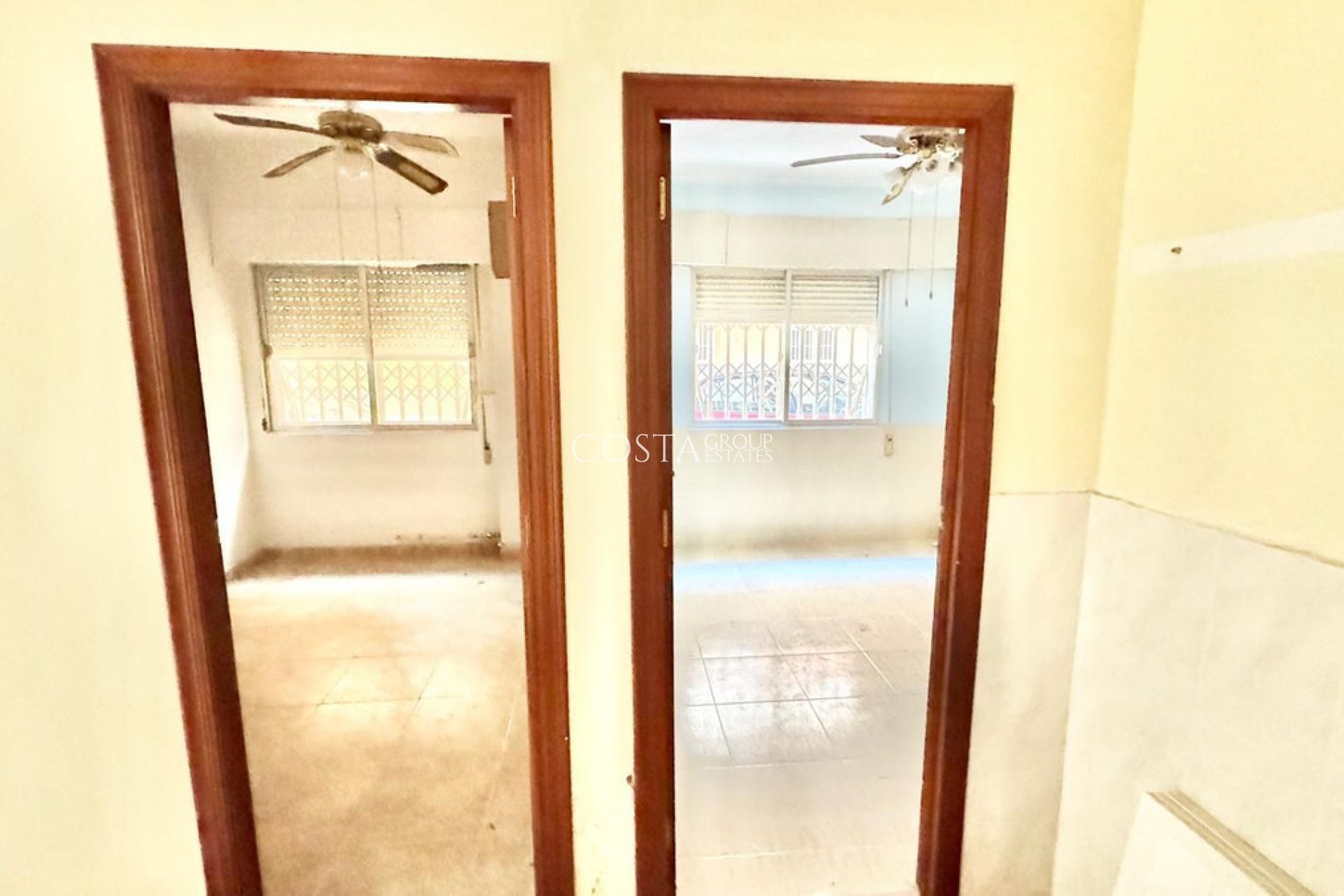 Resale - Apartments -
Torrevieja - Torrevieja Centro