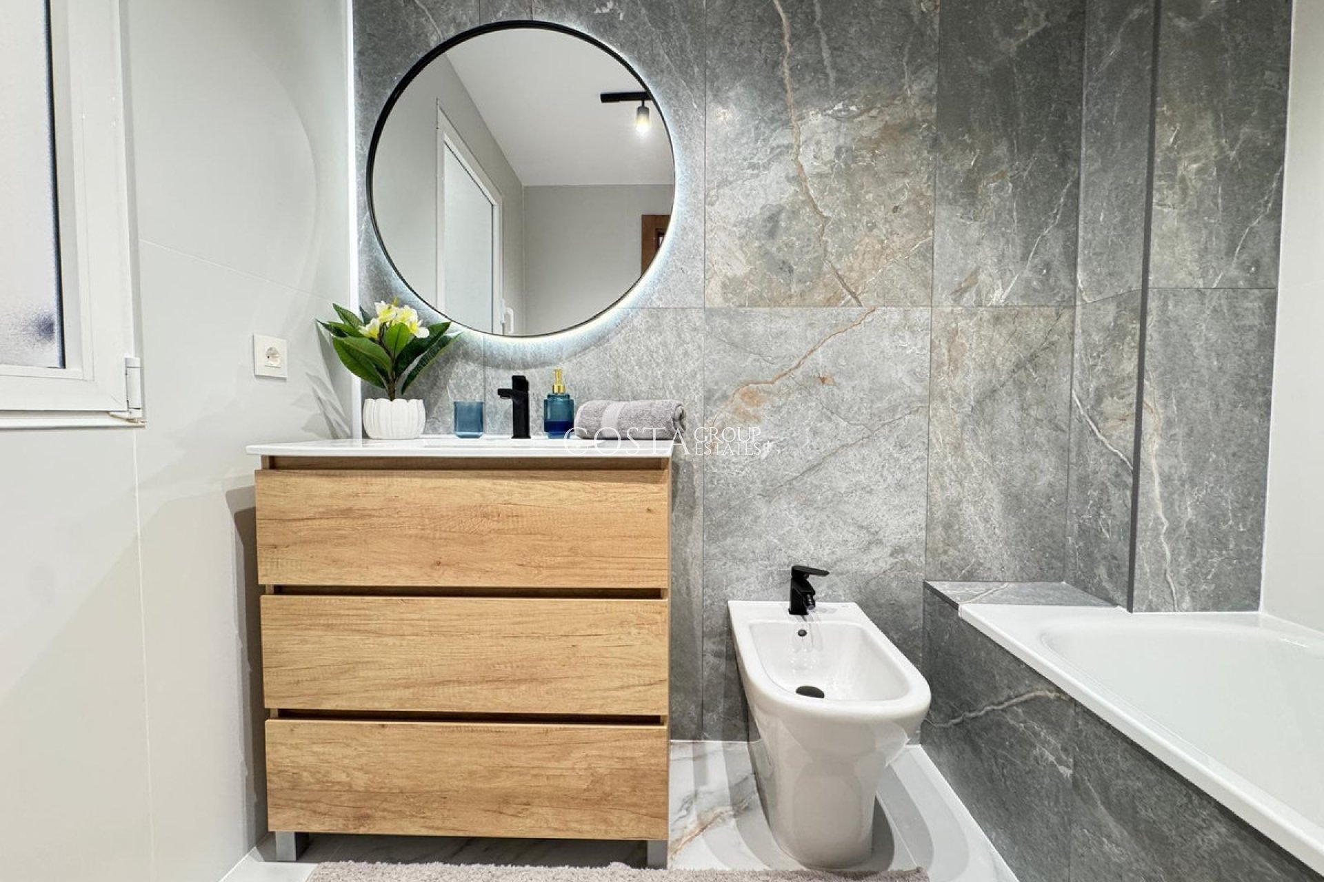 Resale - Apartments -
Torrevieja - Torrevieja Centro