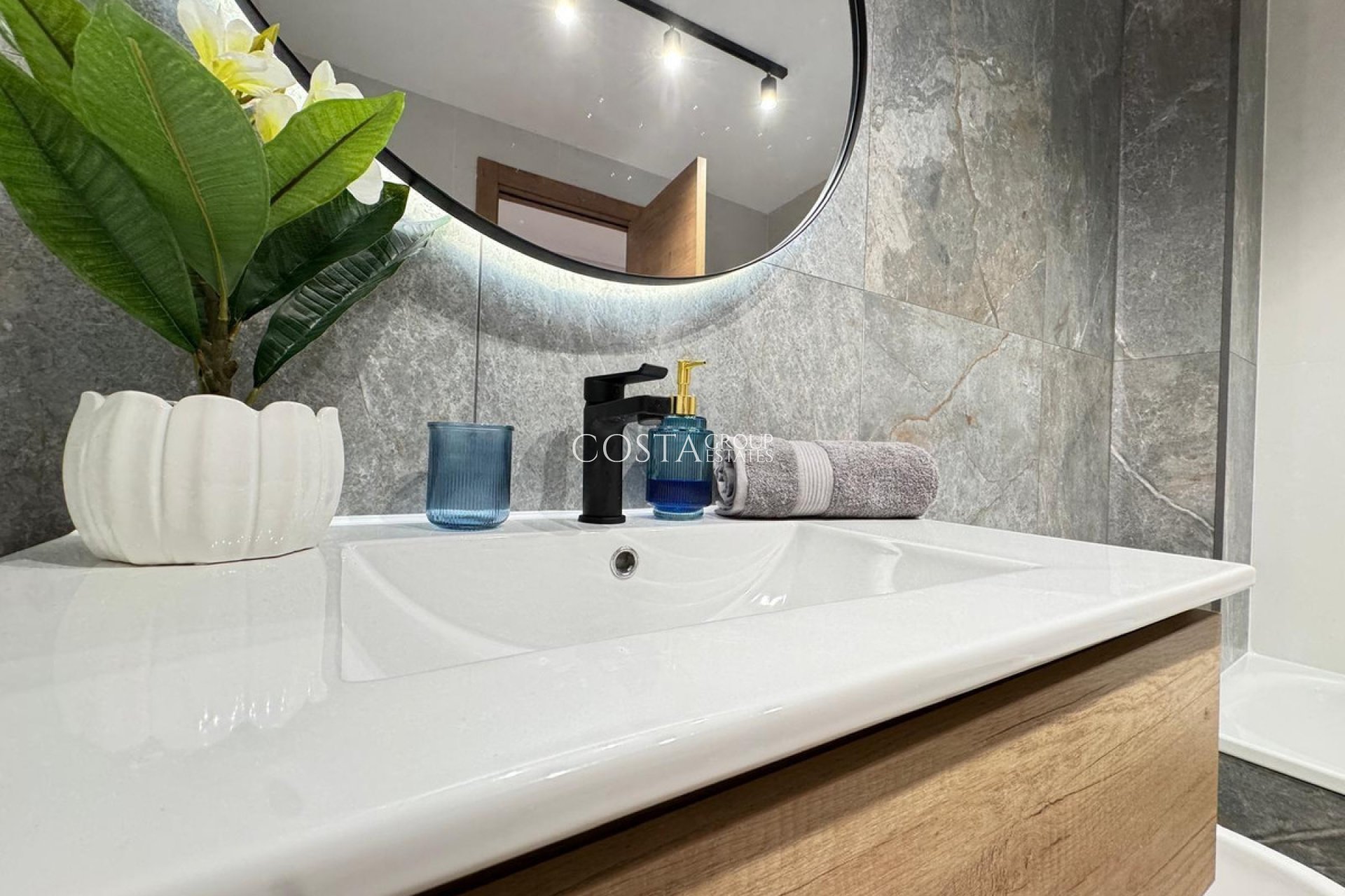 Resale - Apartments -
Torrevieja - Torrevieja Centro