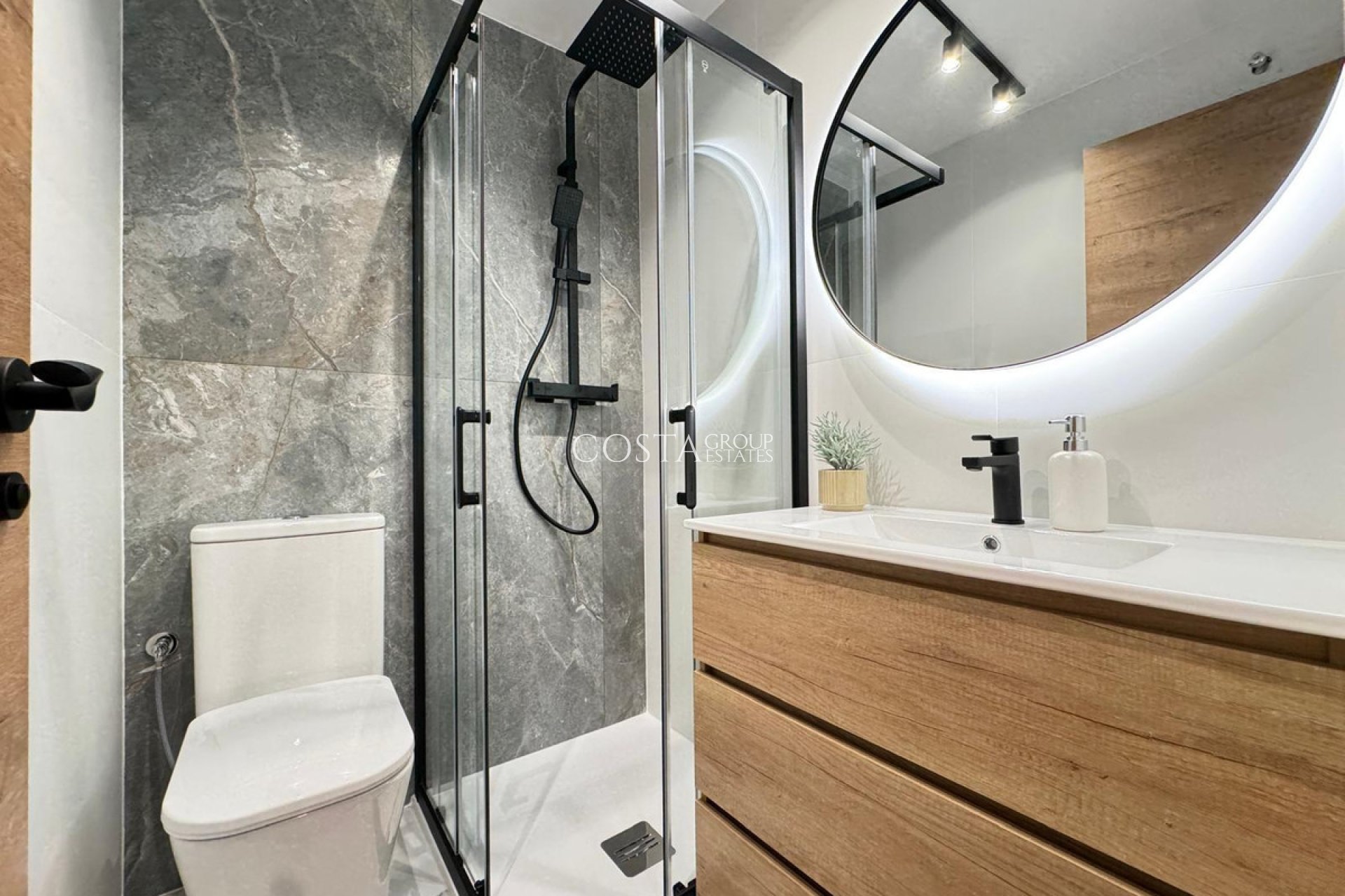 Resale - Apartments -
Torrevieja - Torrevieja Centro