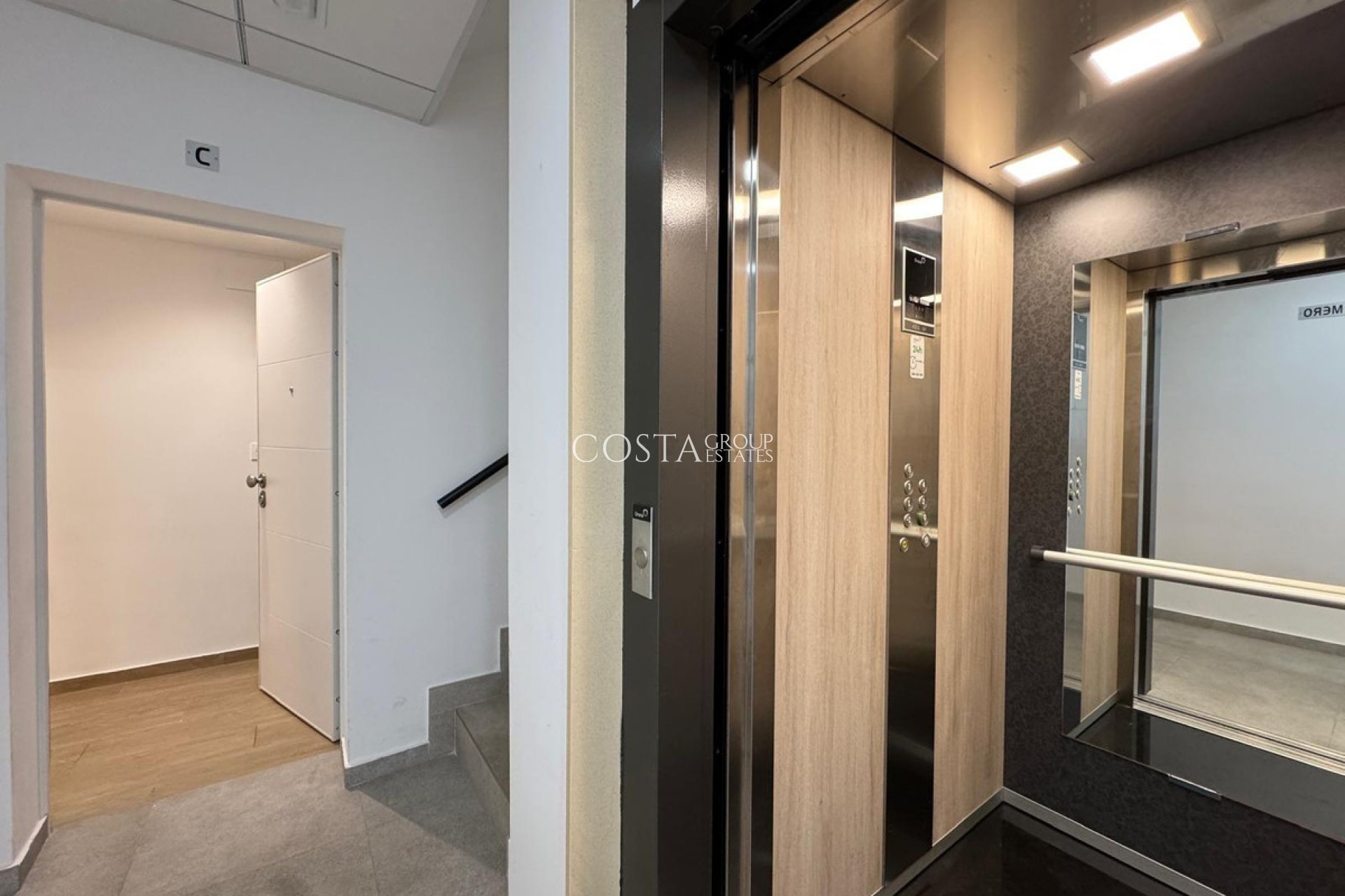 Resale - Apartments -
Torrevieja - Torrevieja Centro