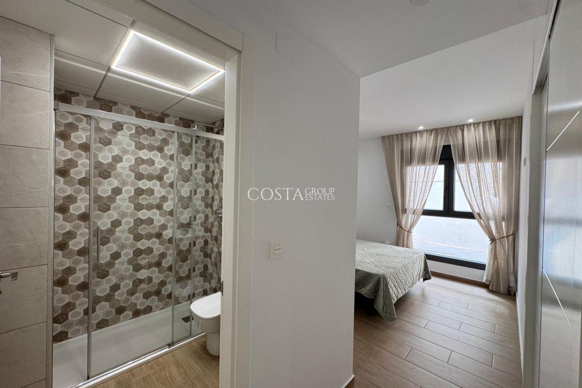 Resale - Apartments -
Torrevieja - Torrevieja Centro