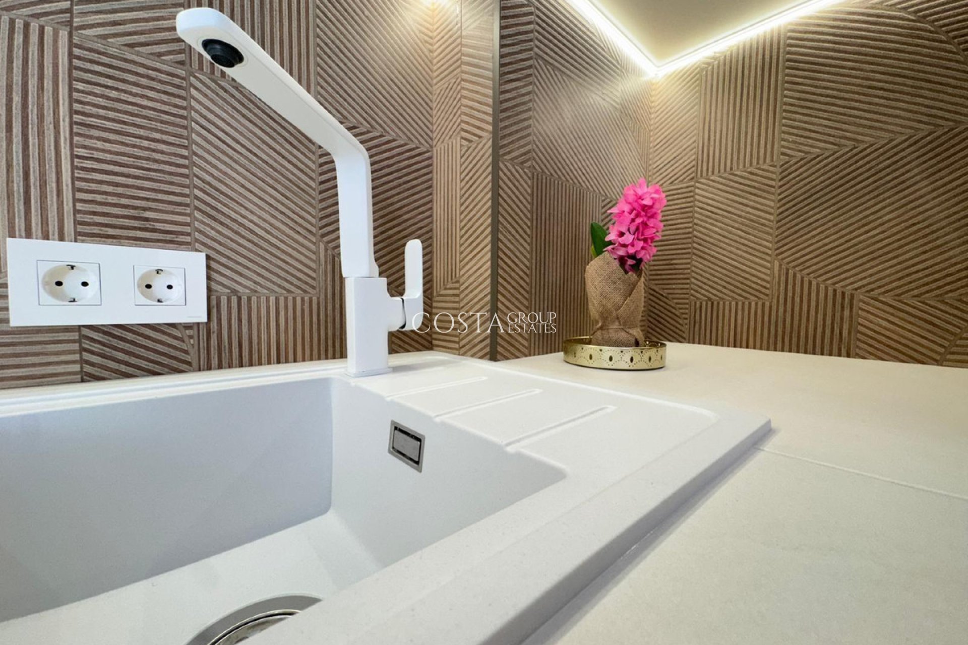 Resale - Apartments -
Torrevieja - Torrevieja Centro