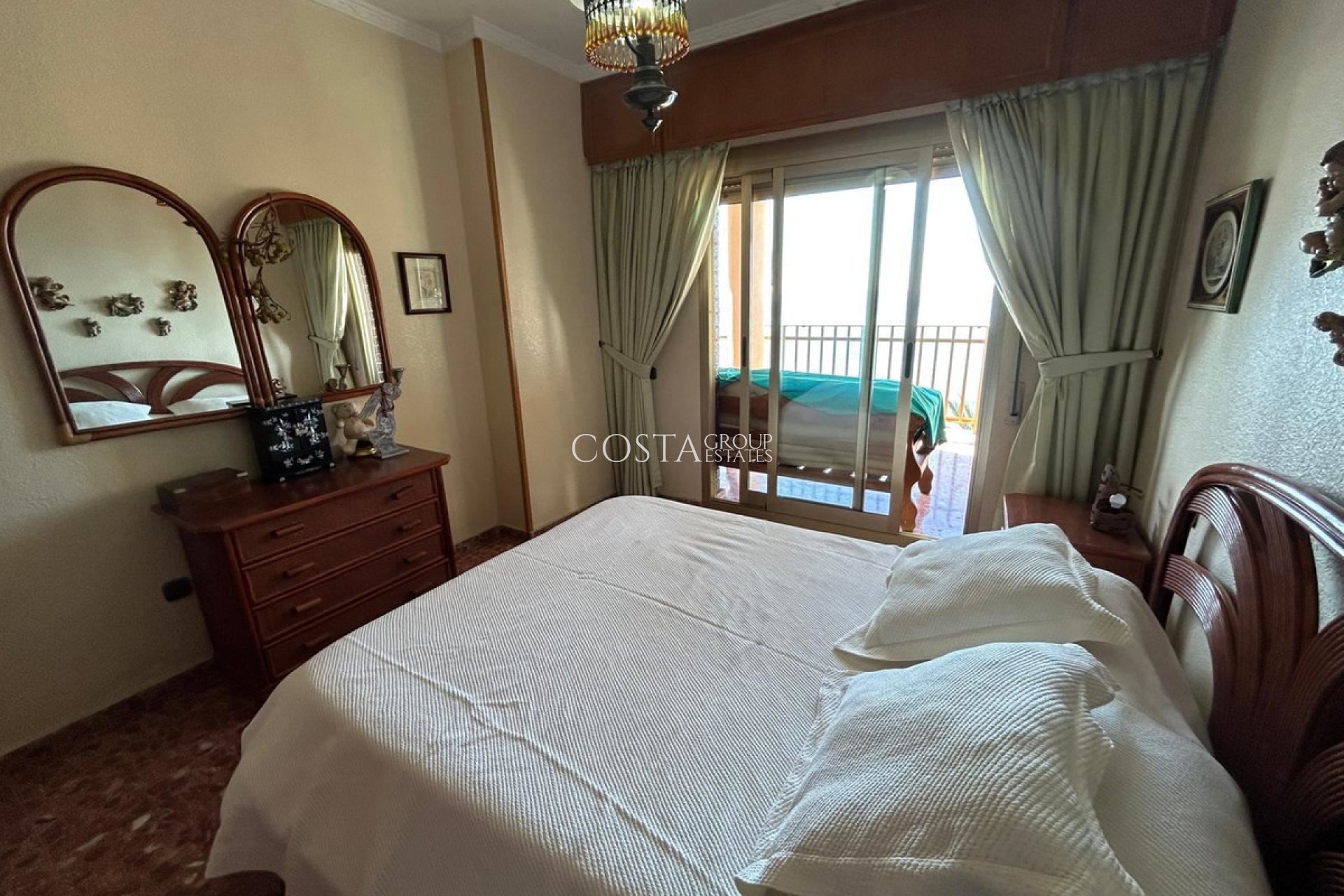 Resale - Apartments -
Torrevieja - Torrevieja Centro