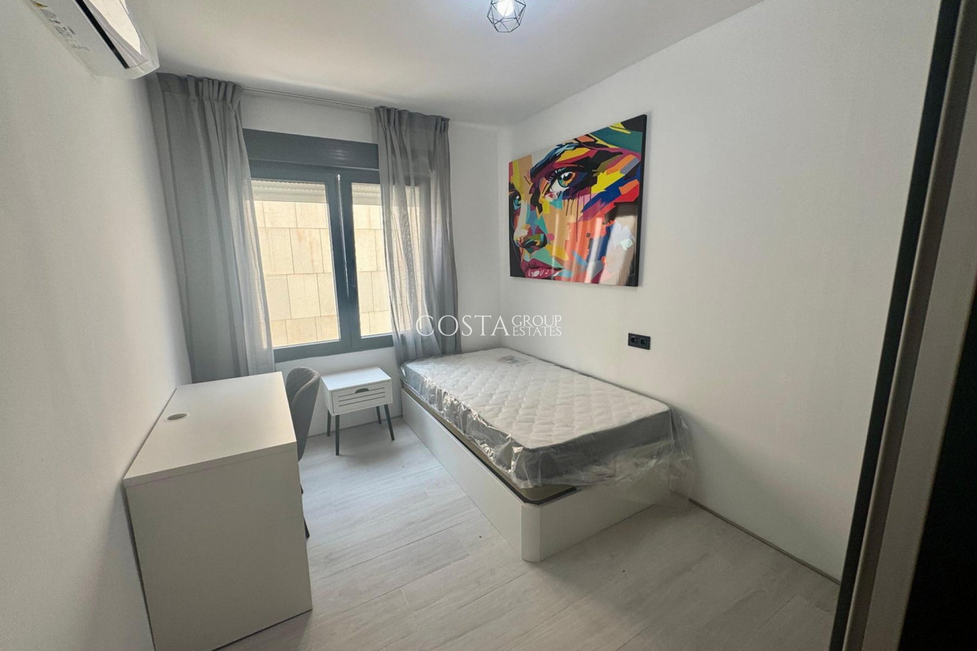 Resale - Apartments -
Torrevieja - Torrevieja Centro