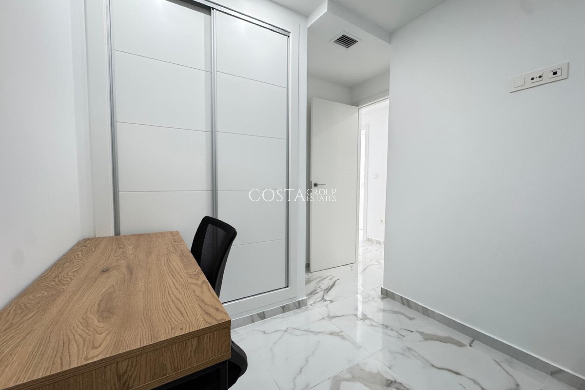 Resale - Apartments -
Torrevieja - Torrevieja Centro