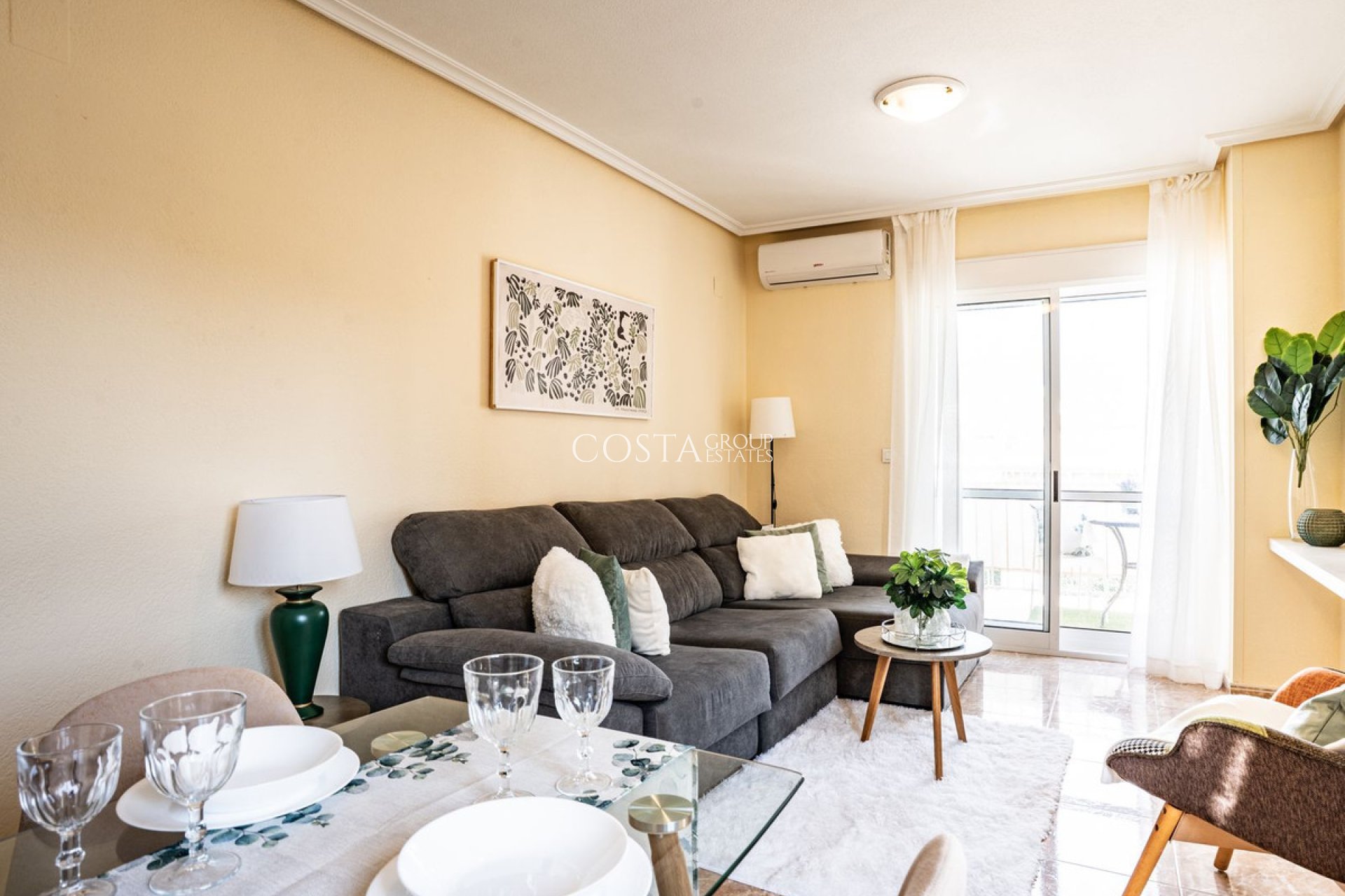 Resale - Apartments -
Torrevieja - Torrevieja Centro