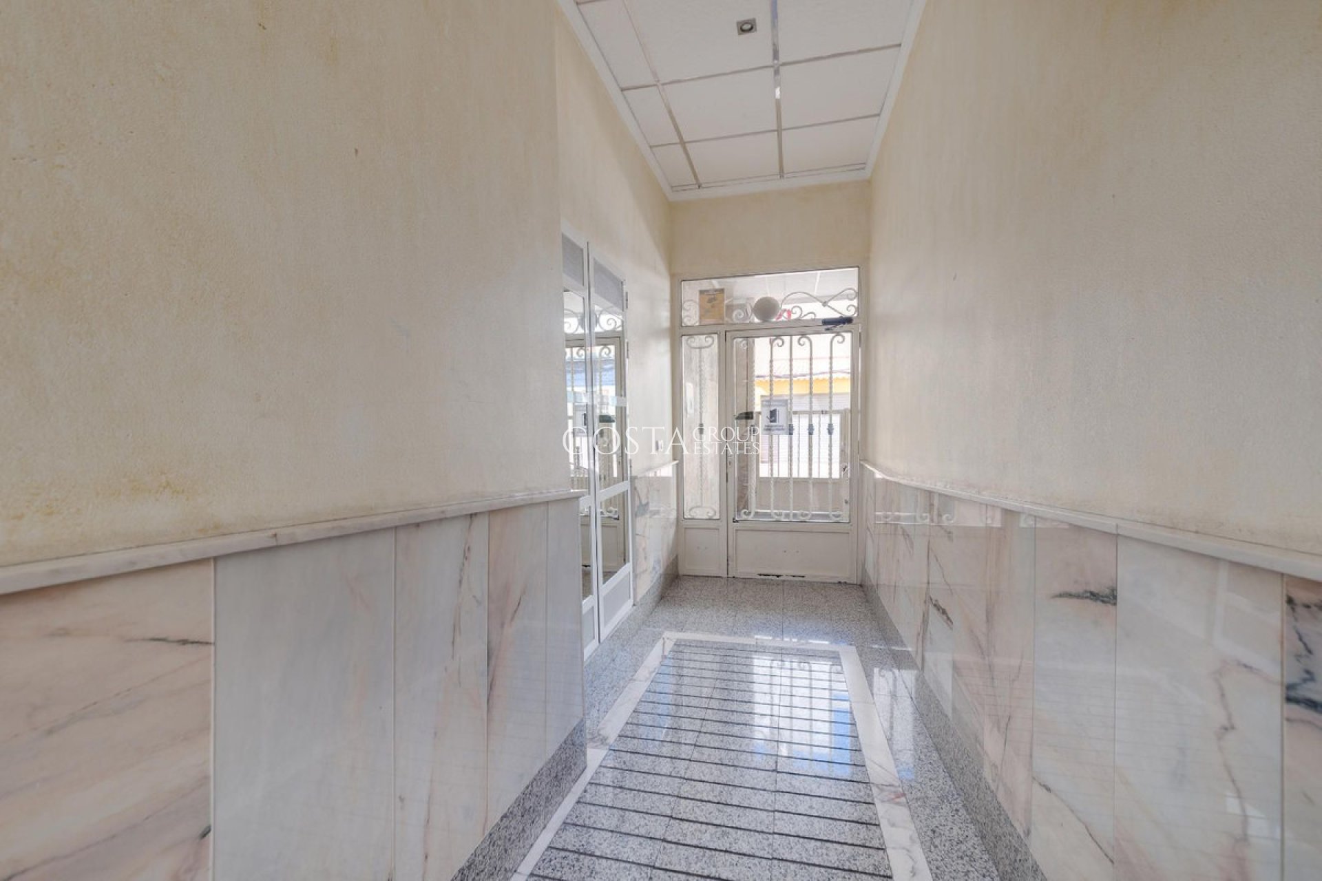 Resale - Apartments -
Torrevieja - Torrevieja Centro