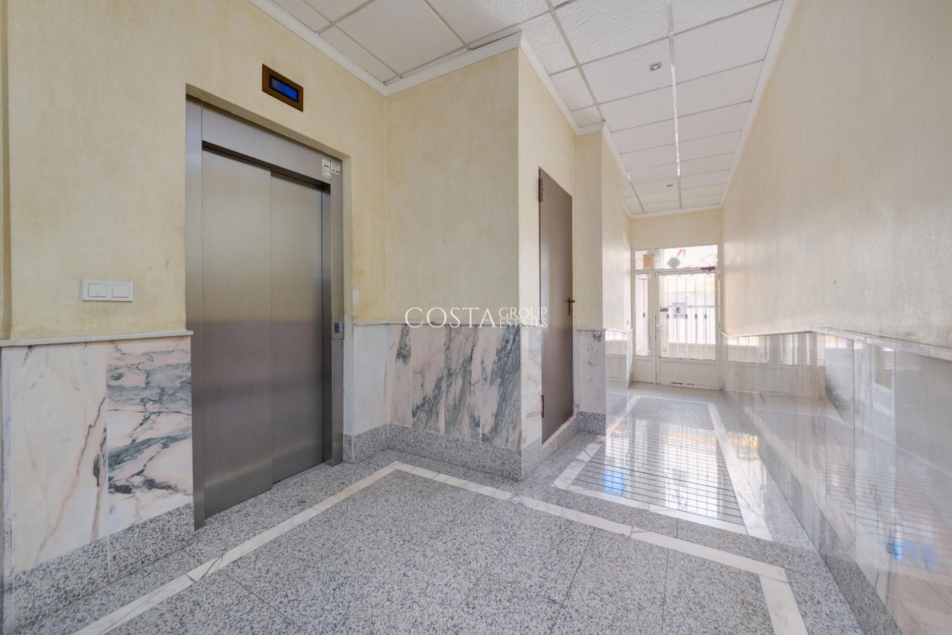 Resale - Apartments -
Torrevieja - Torrevieja Centro