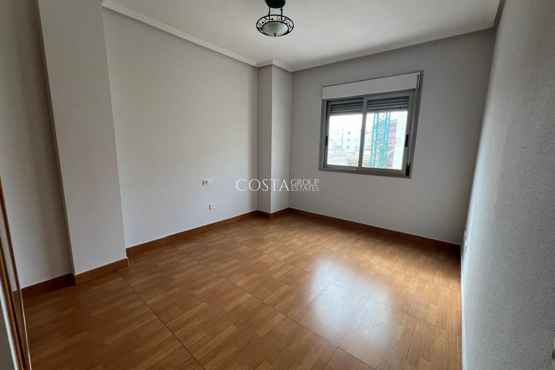 Resale - Apartments -
Torrevieja - Torrevieja Centro