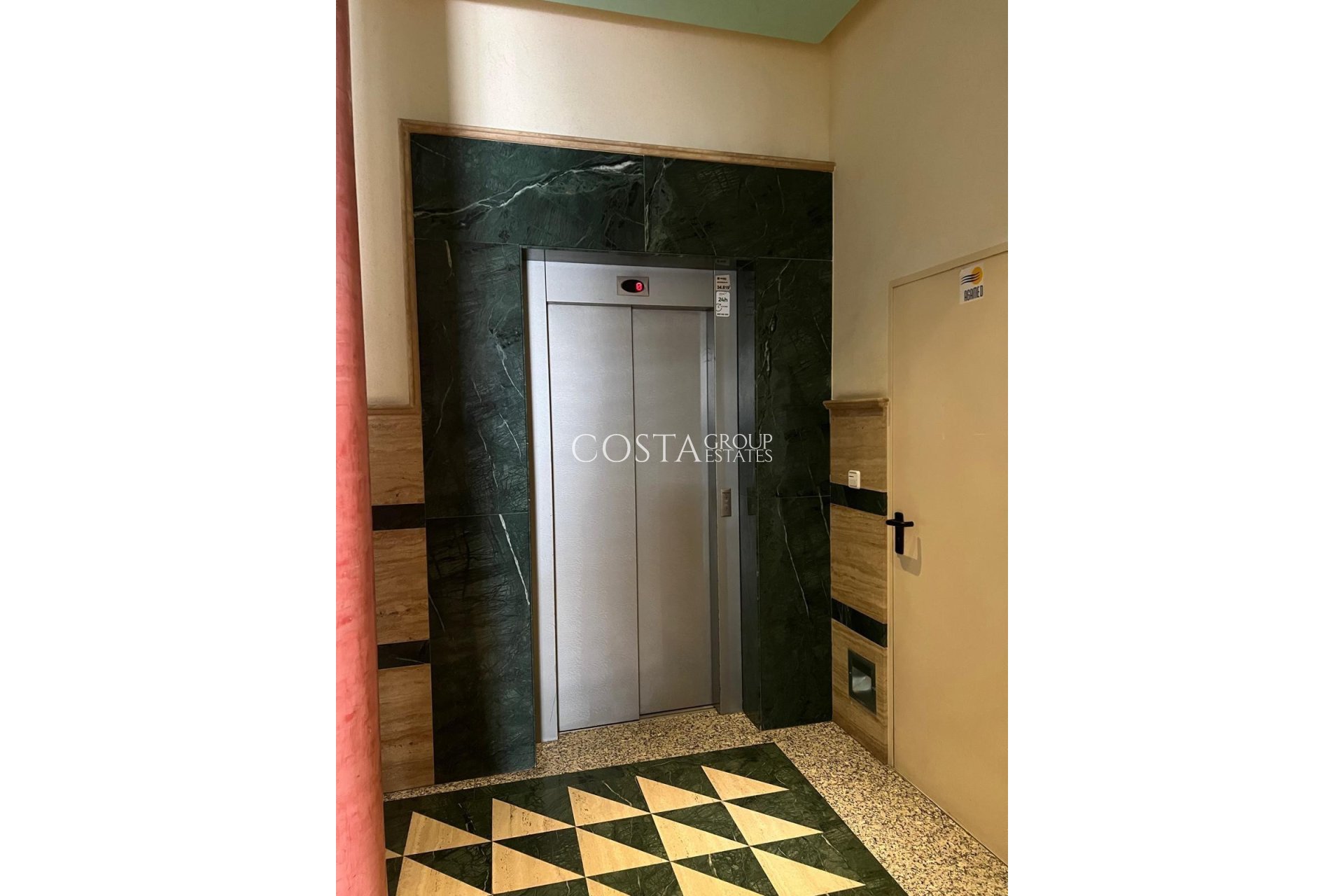 Resale - Apartments -
Torrevieja - Torrevieja Centro