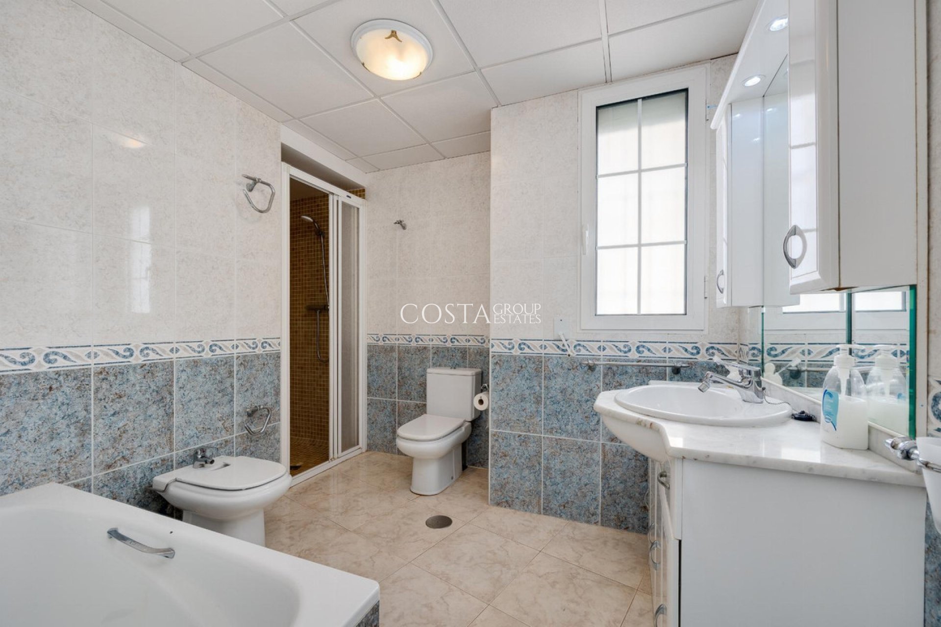 Resale - Apartments -
Torrevieja - Torrevieja Centro