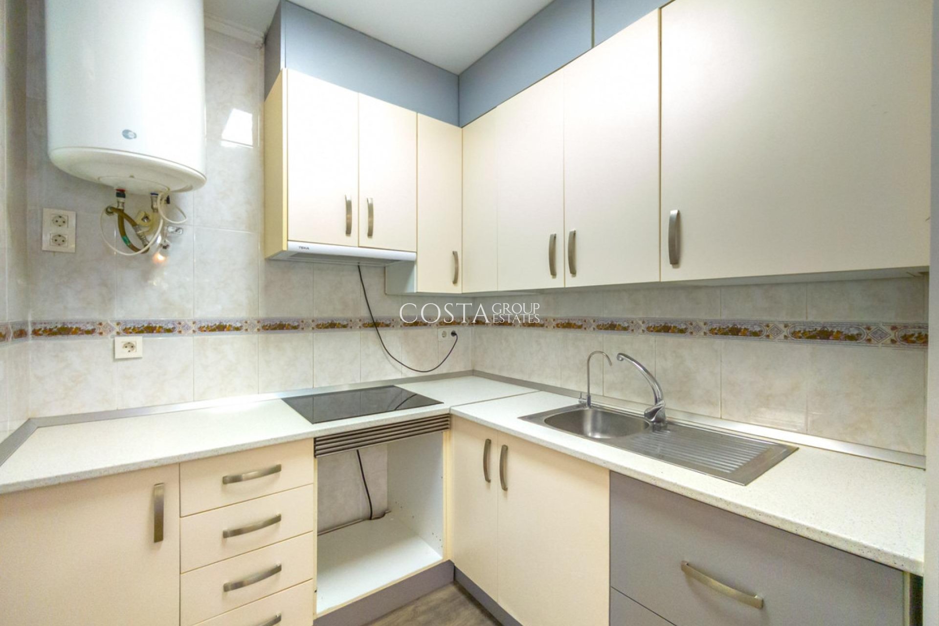 Resale - Apartments -
Torrevieja - Torrevieja Centro