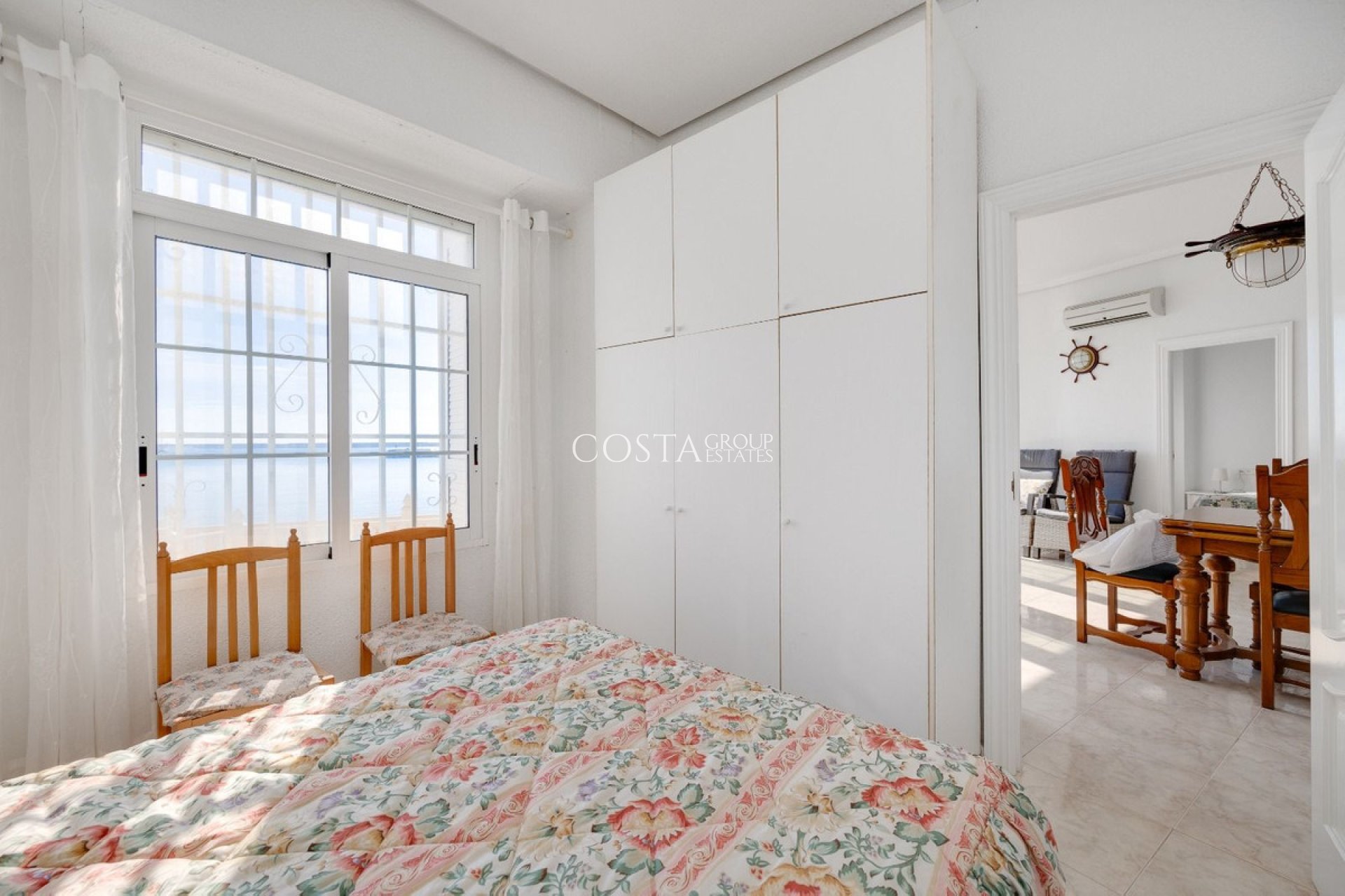 Resale - Apartments -
Torrevieja - Torrevieja Centro