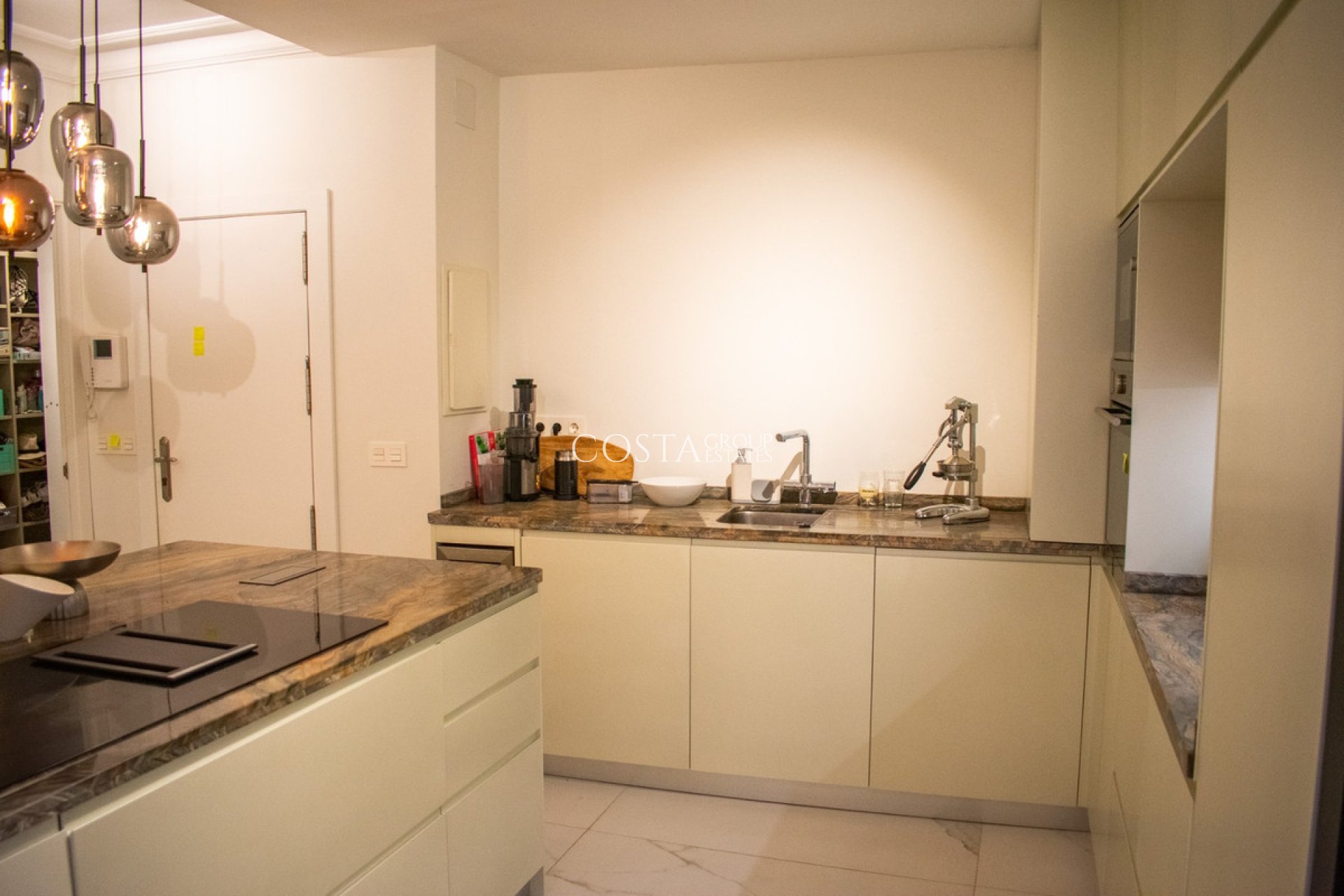 Resale - Apartments -
Torrevieja - Torrevieja Centro