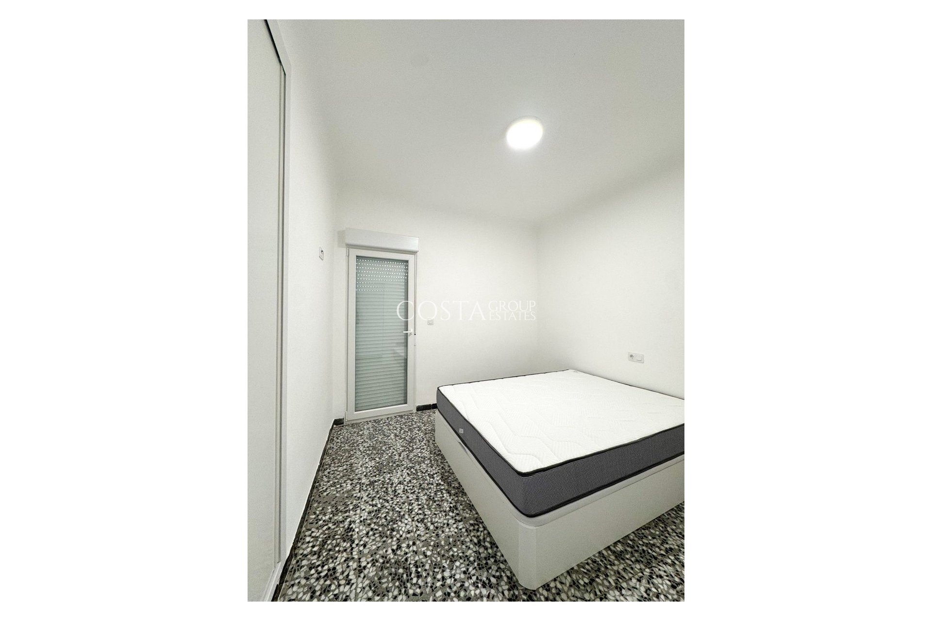 Resale - Apartments -
Torrevieja - Torrevieja Centro