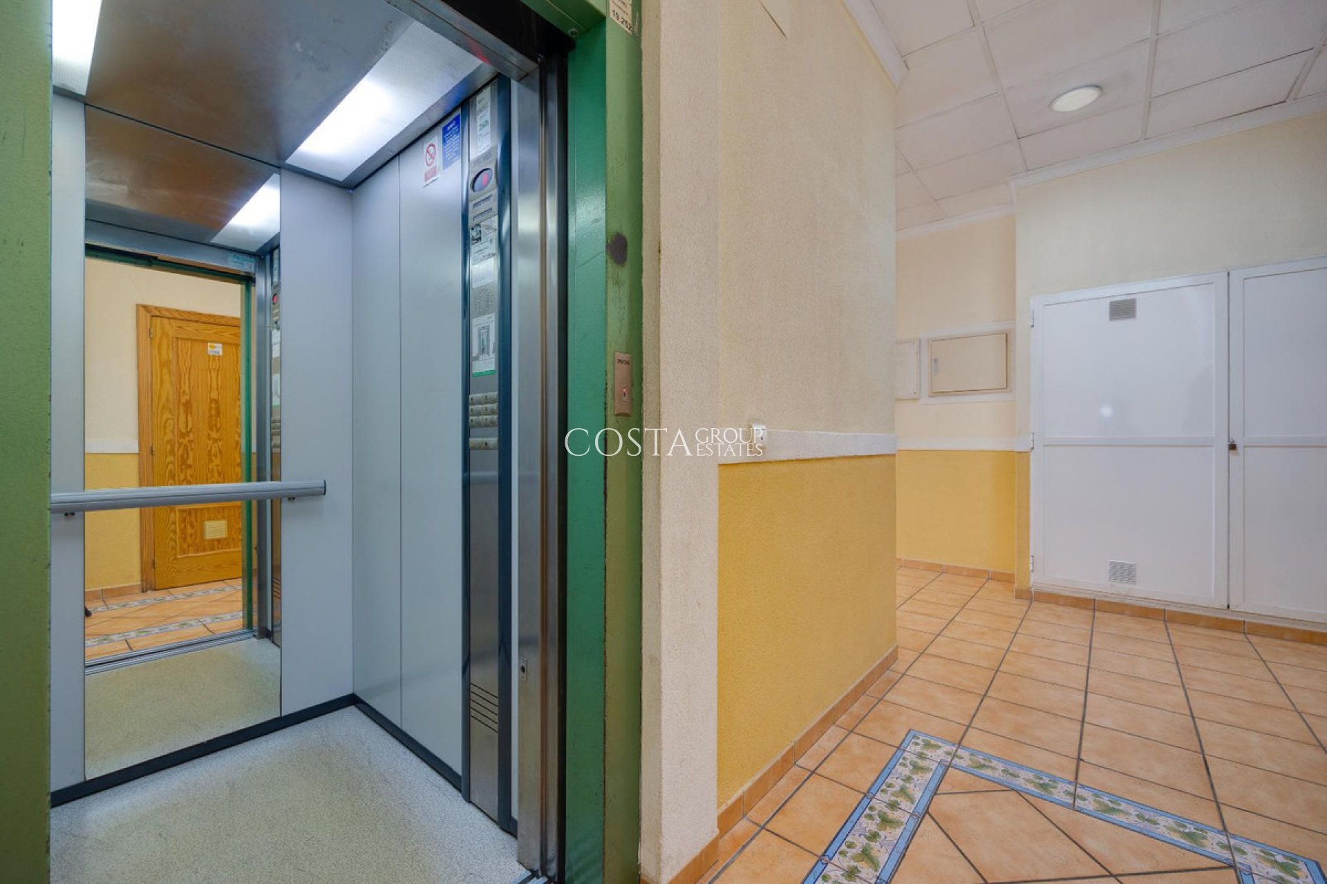 Resale - Apartments -
Torrevieja - Torrevieja Centro