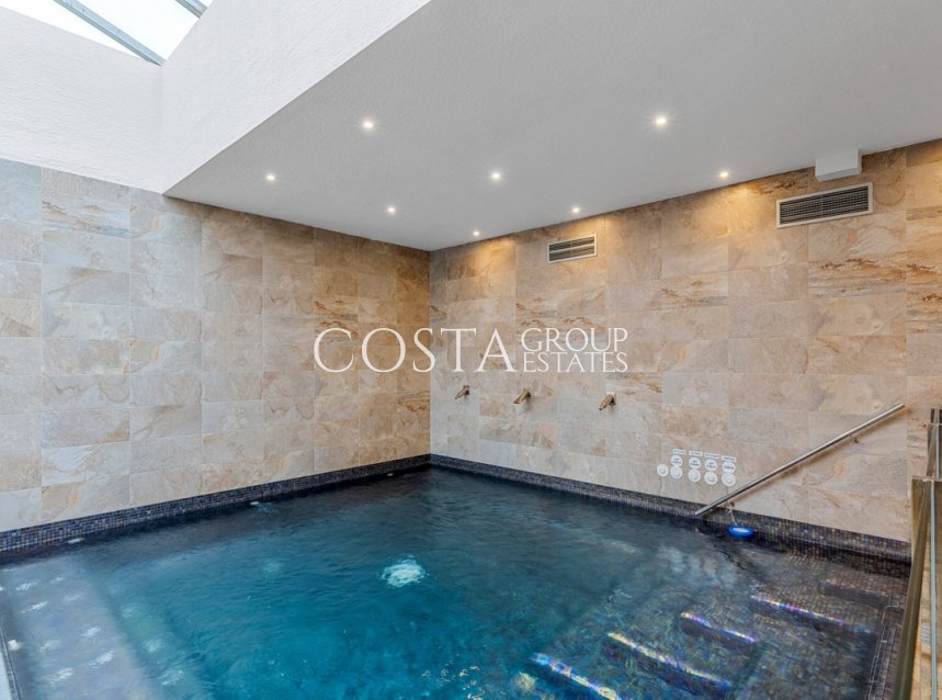 Resale - Apartments -
Urbanización El Raso