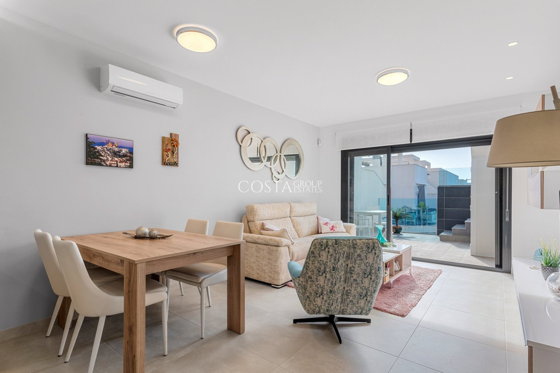 Resale - Apartments -
Urbanización El Raso