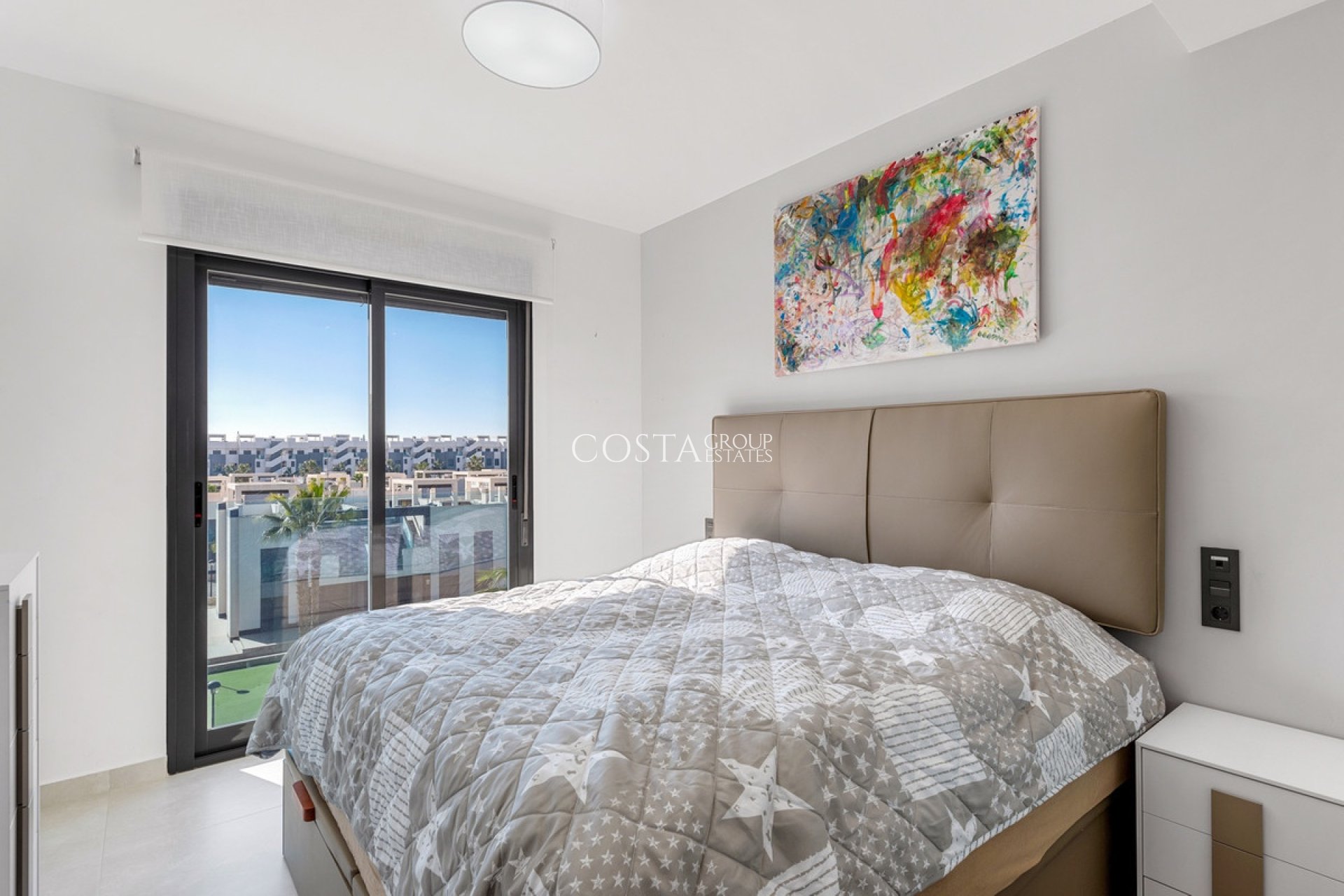 Resale - Apartments -
Urbanización El Raso