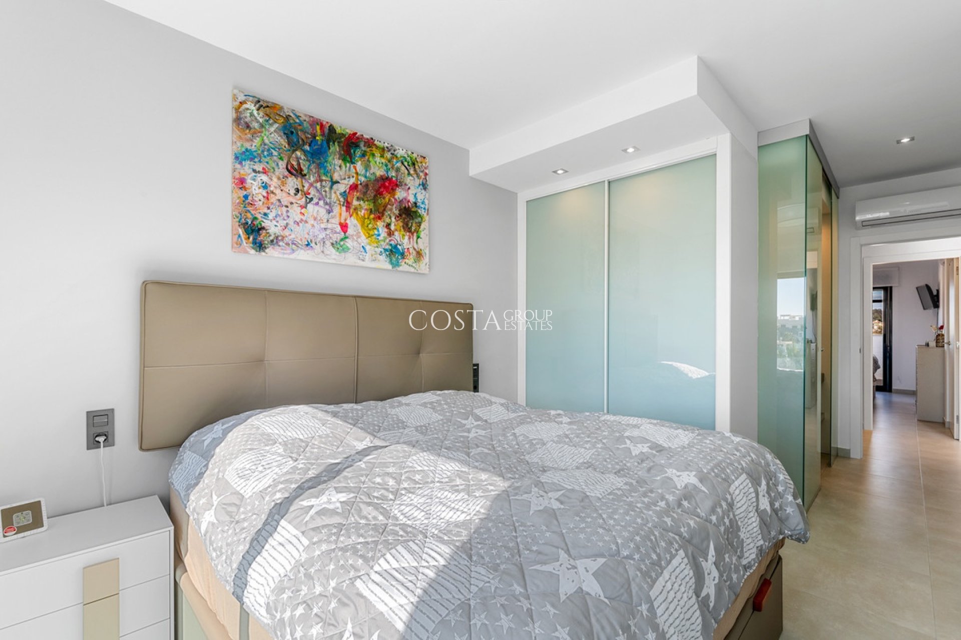 Resale - Apartments -
Urbanización El Raso