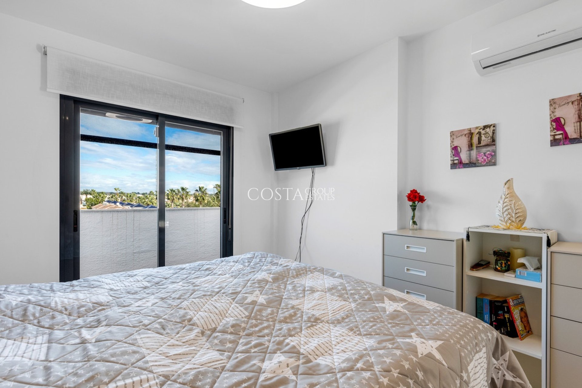 Resale - Apartments -
Urbanización El Raso