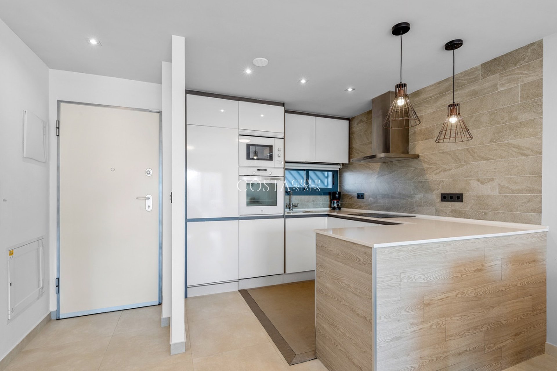 Resale - Apartments -
Urbanización El Raso