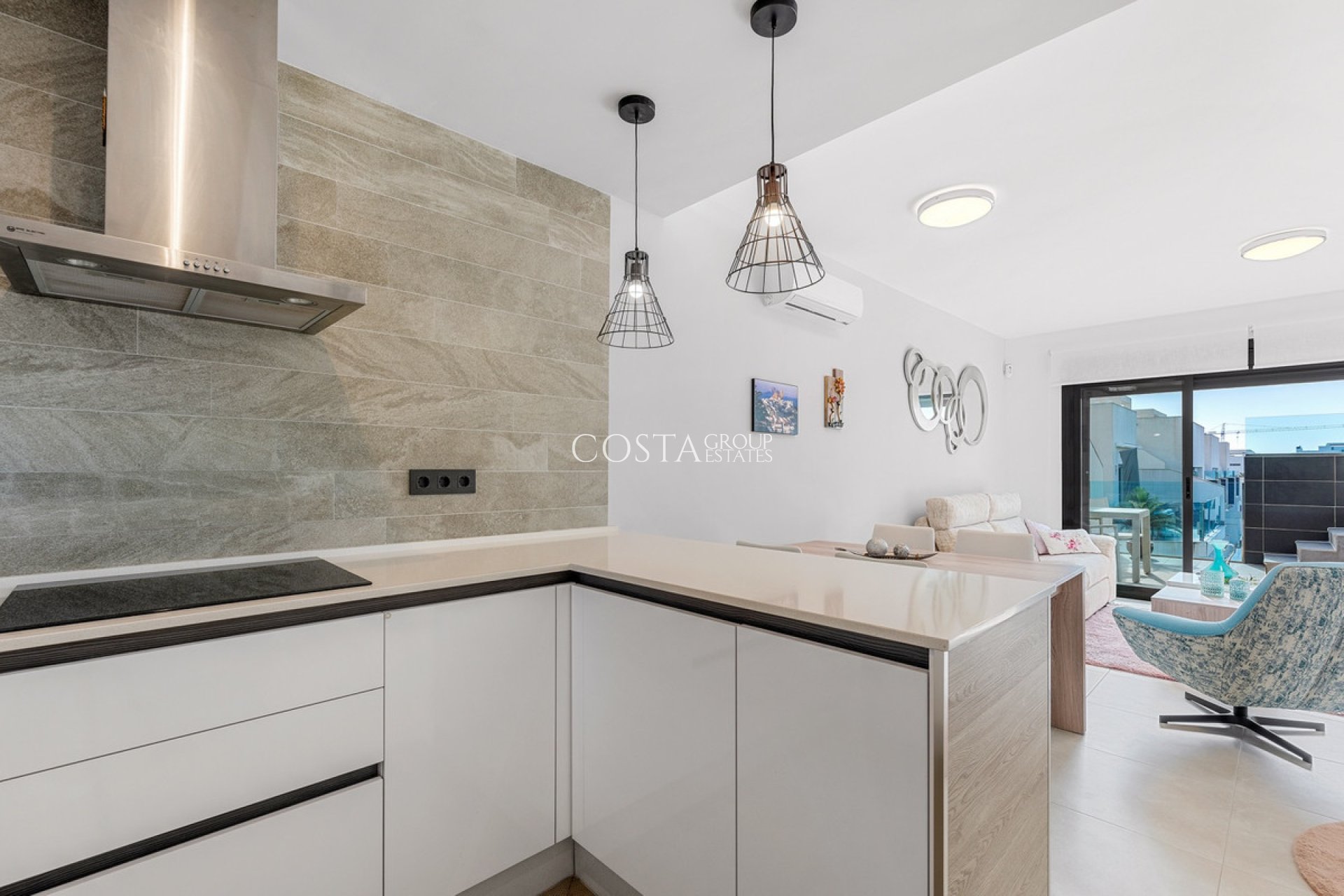 Resale - Apartments -
Urbanización El Raso