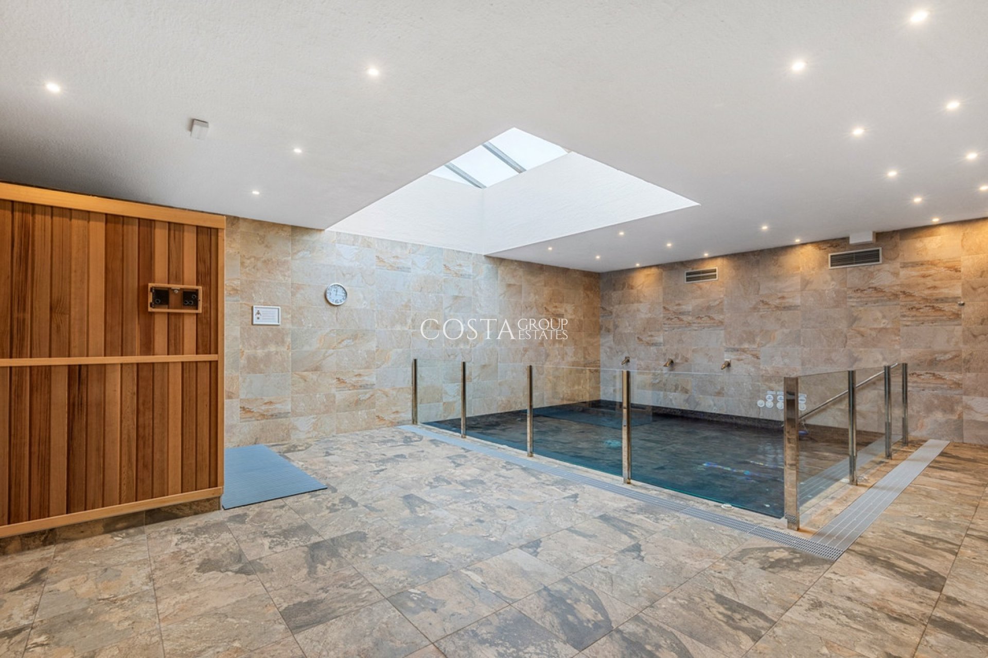 Resale - Apartments -
Urbanización El Raso